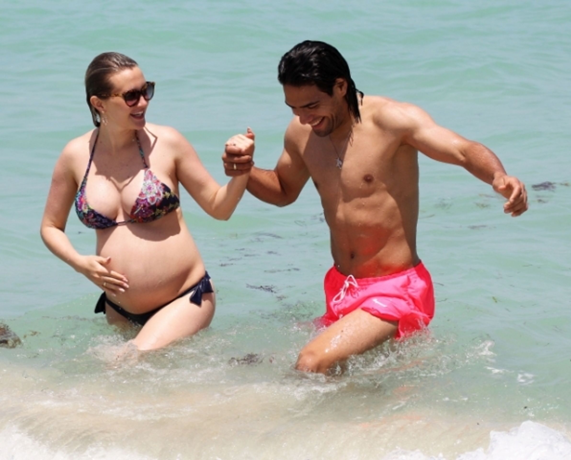 Falcao na pláži v Miami s těhotnou manželkou - 1 - GALERIE: Falcao na pláži v Miami s těhotnou manželkou (8/8)