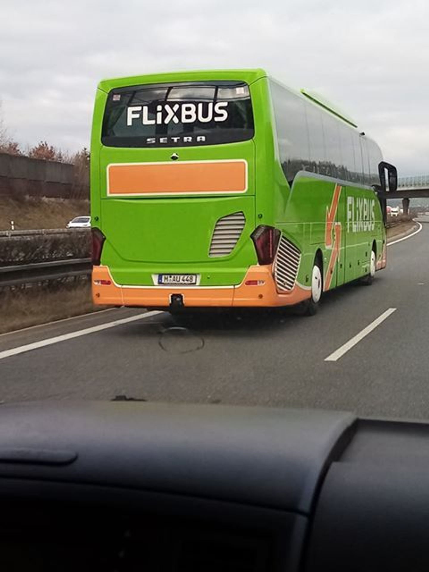 Řidič Flixbusu telefonoval za jízdy - 3 - GALERIE: Řidič Flixbusu telefonoval za jízdy (3/4)