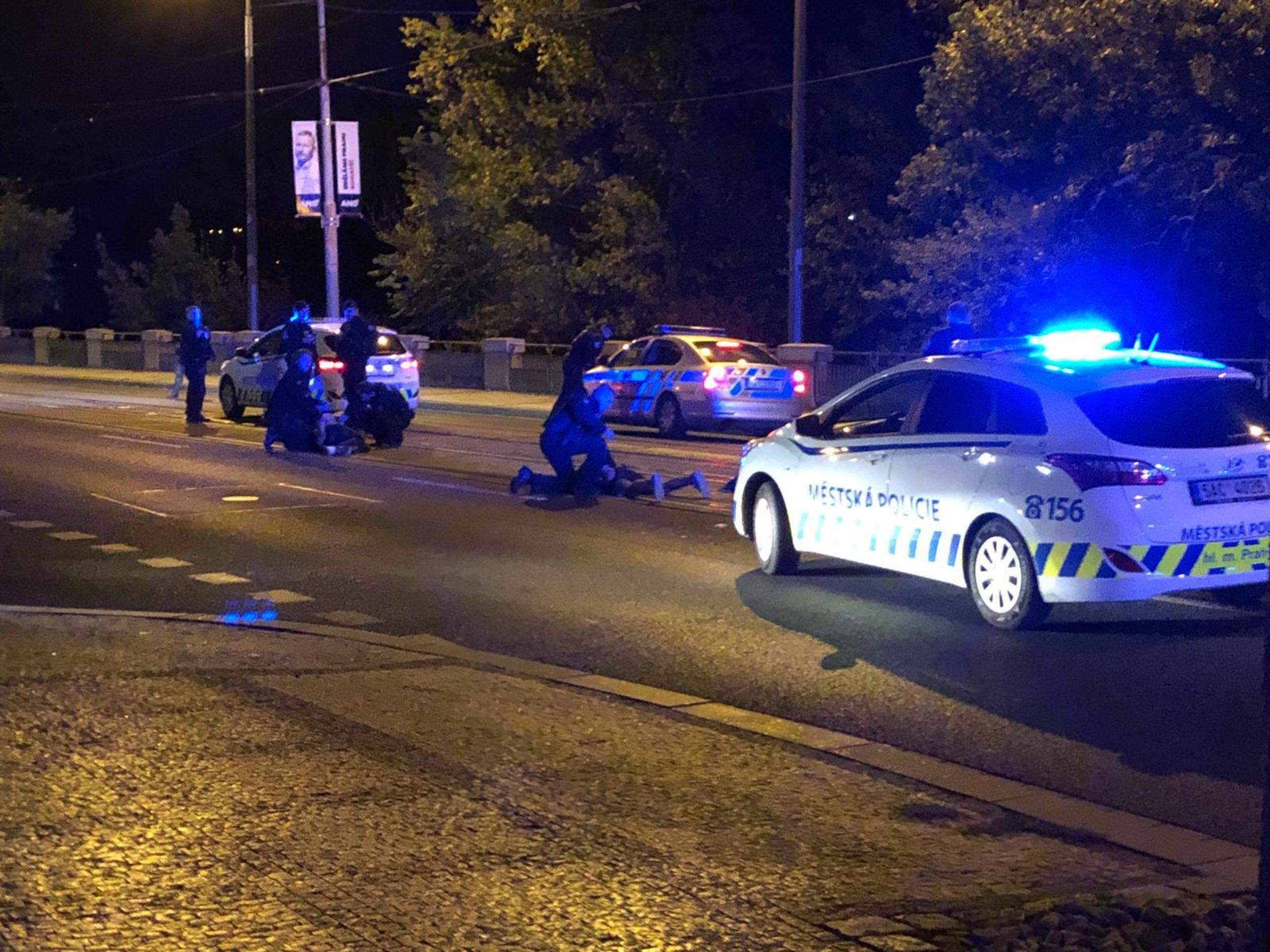 Policejní honička skončila nehodou na Bubenském nábřeží - 4 - GALERIE: Honička skončila nehodou na Bubenském nábřeží (1/7)