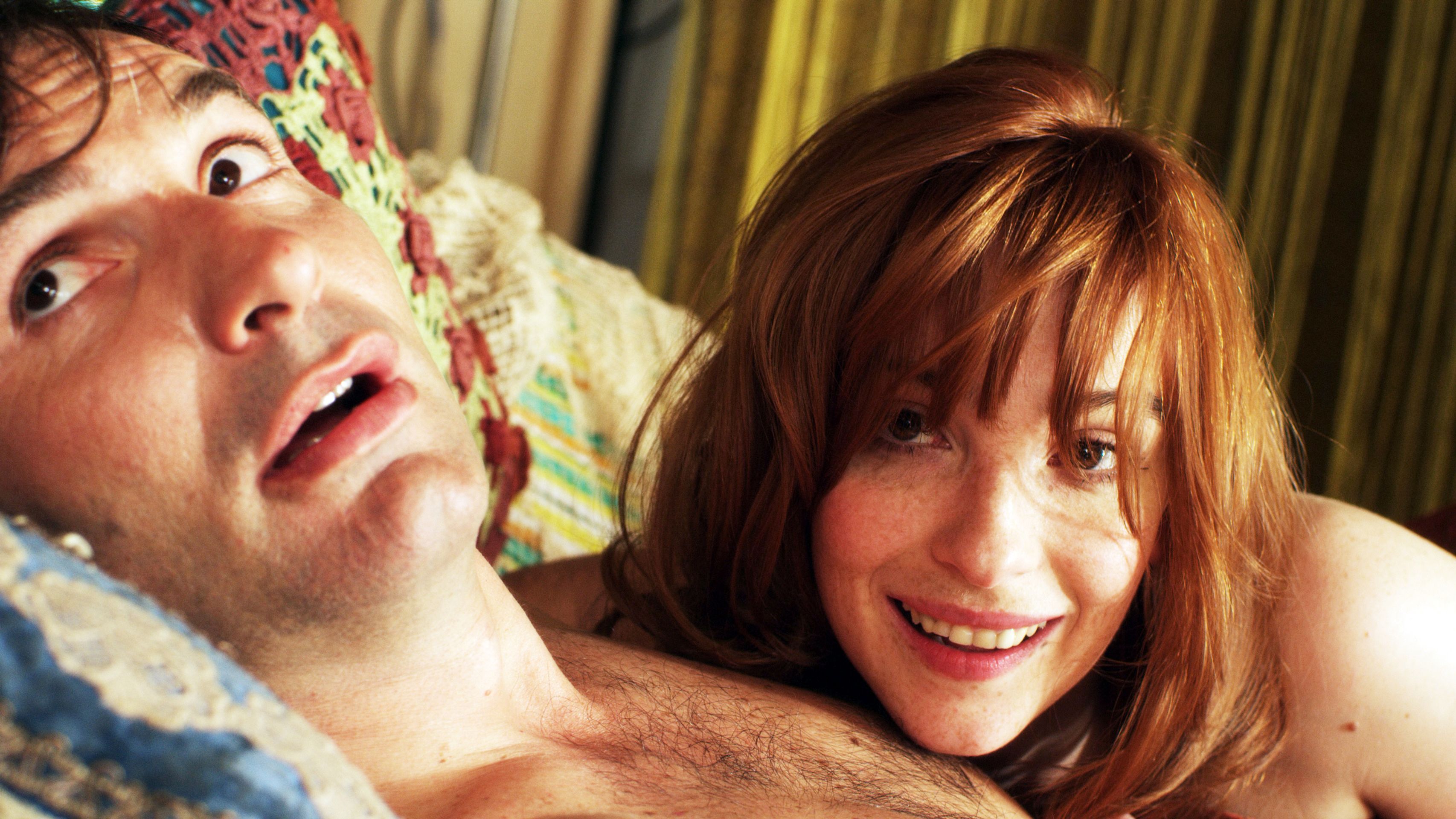 Snímek z komedie Muži v naději: Jiří Macháček a Éva Vica Kerekes - FOTOGALERIE: Žhavé postelové scény z filmu Muži v naději (4/5)