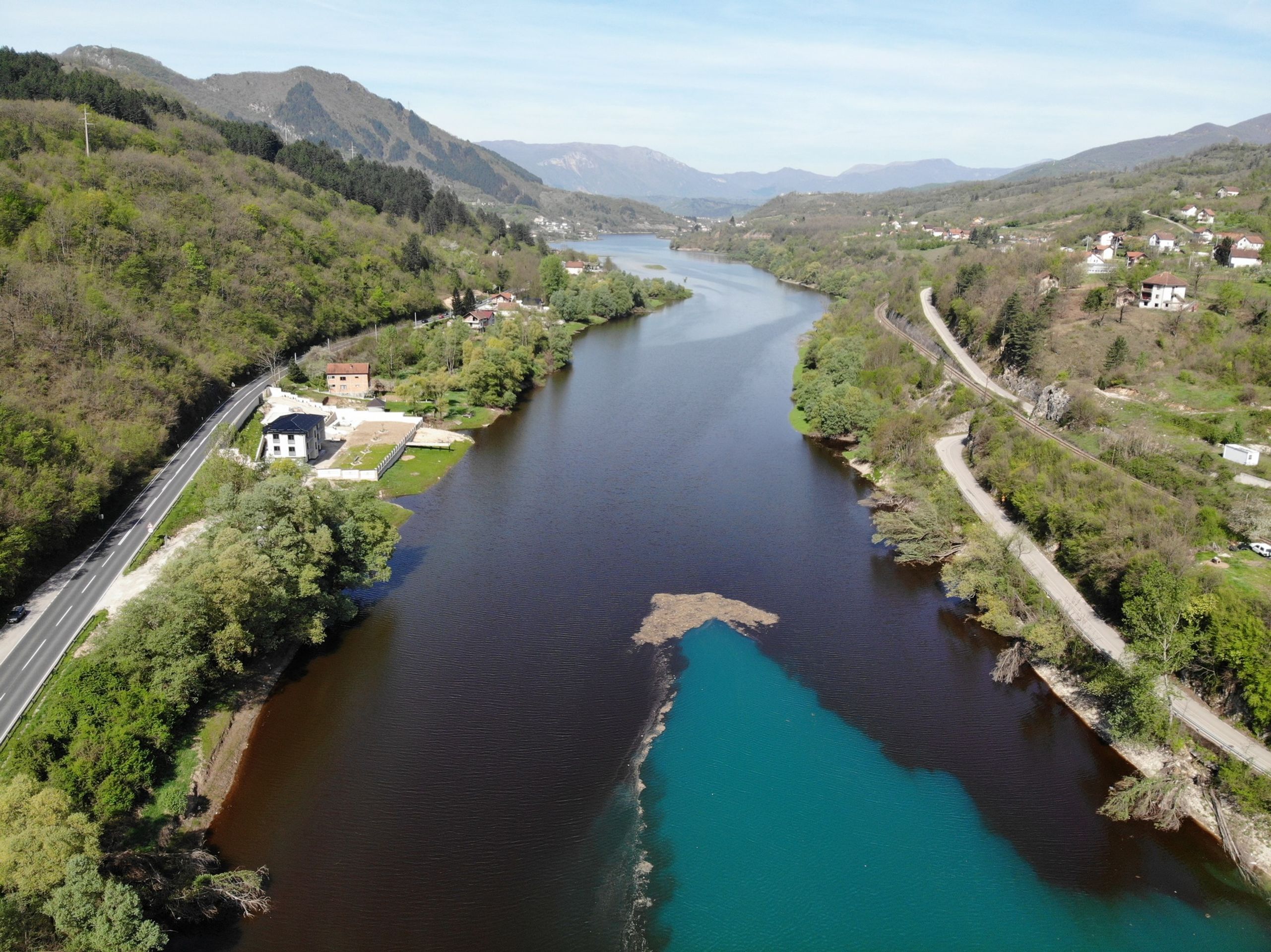 Znečištěné Jablanické jezero (12) - Znečištěné Jablanické jezero (9/12)