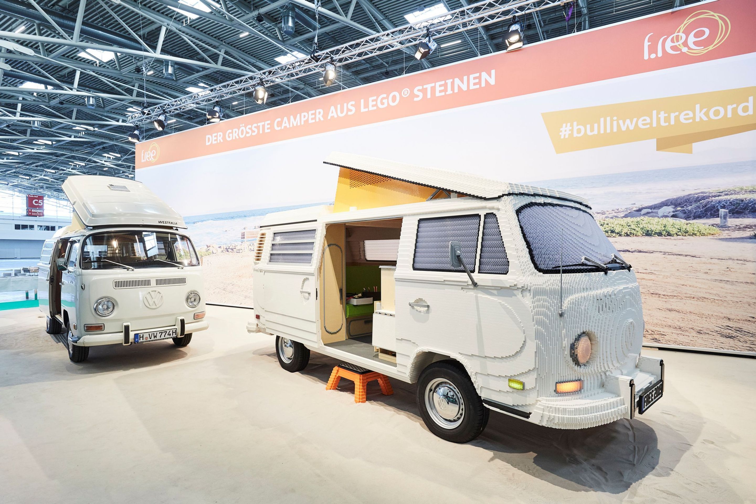 Model Volkswagenu T2 z lega - 11 - Fotogalerie: Obytný Volkswagen T2 postavený z lega (6/6)