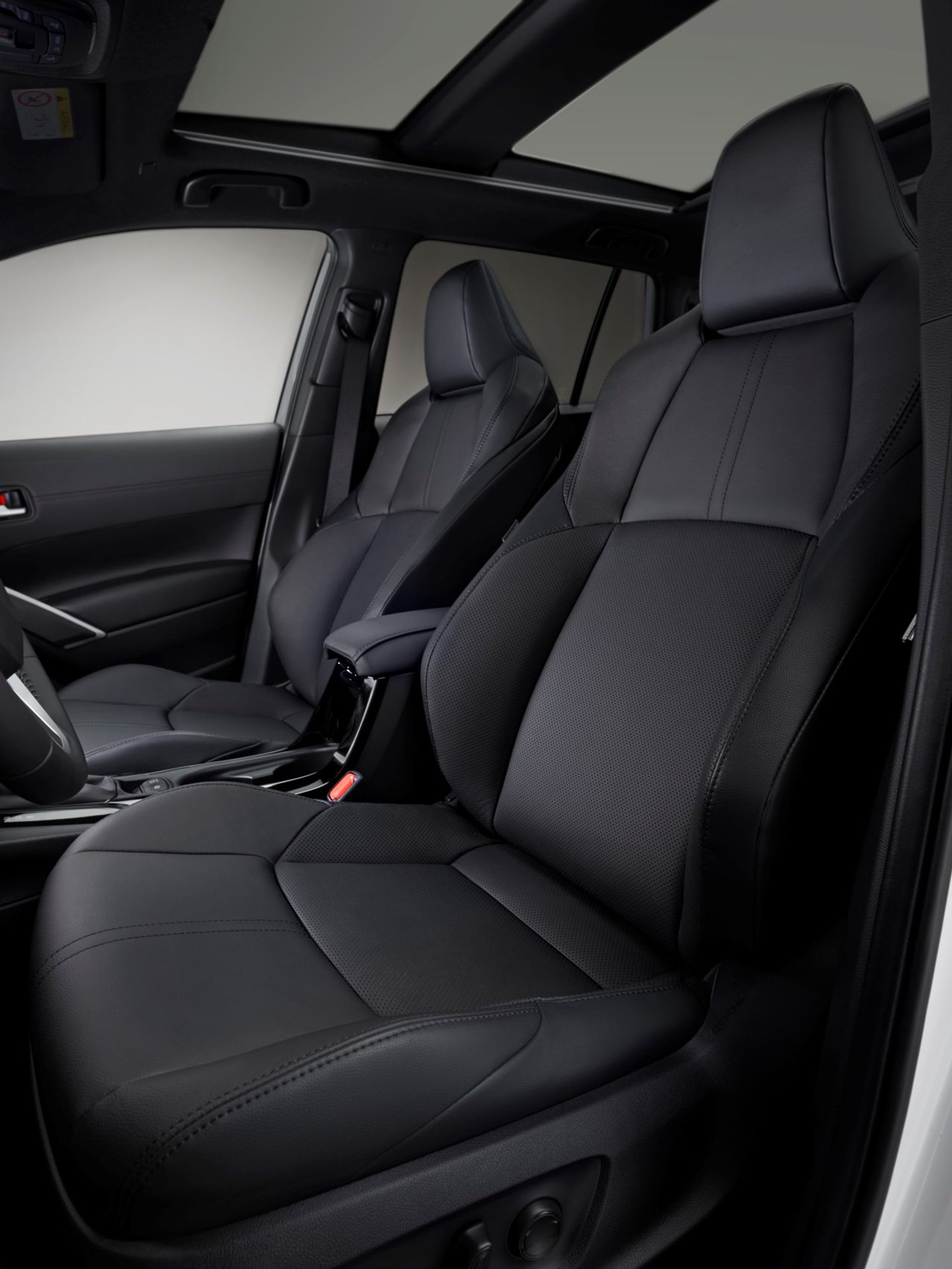 Toyota Corolla Cross - Corolla se převlékla ve stylu outdoorové módy. Toyota z ní udělala SUV (12/16)