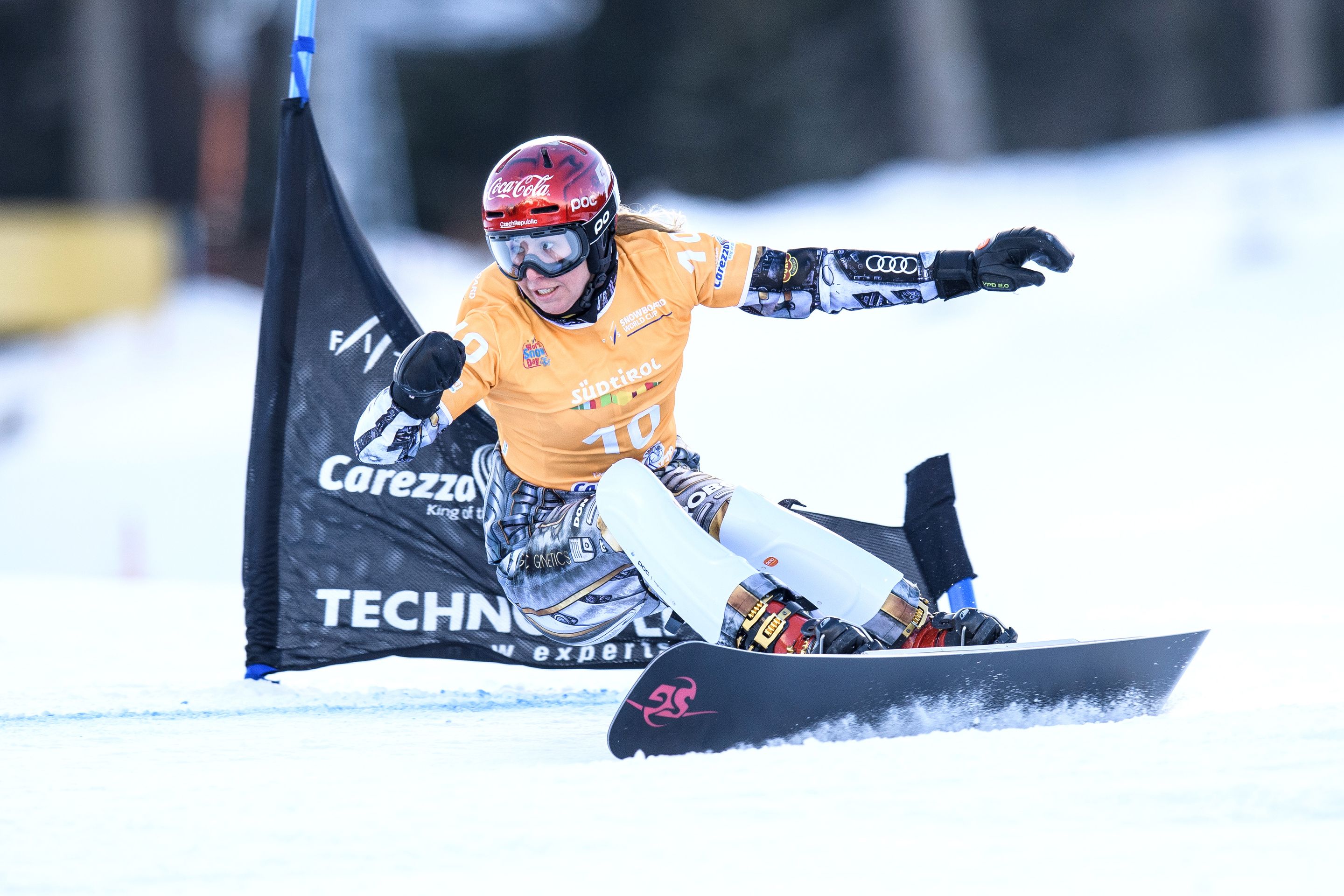 Ester Ledecká - GALERIE: Ester Ledecká vyhrála hned první letošní závod na snowboardu (3/12)