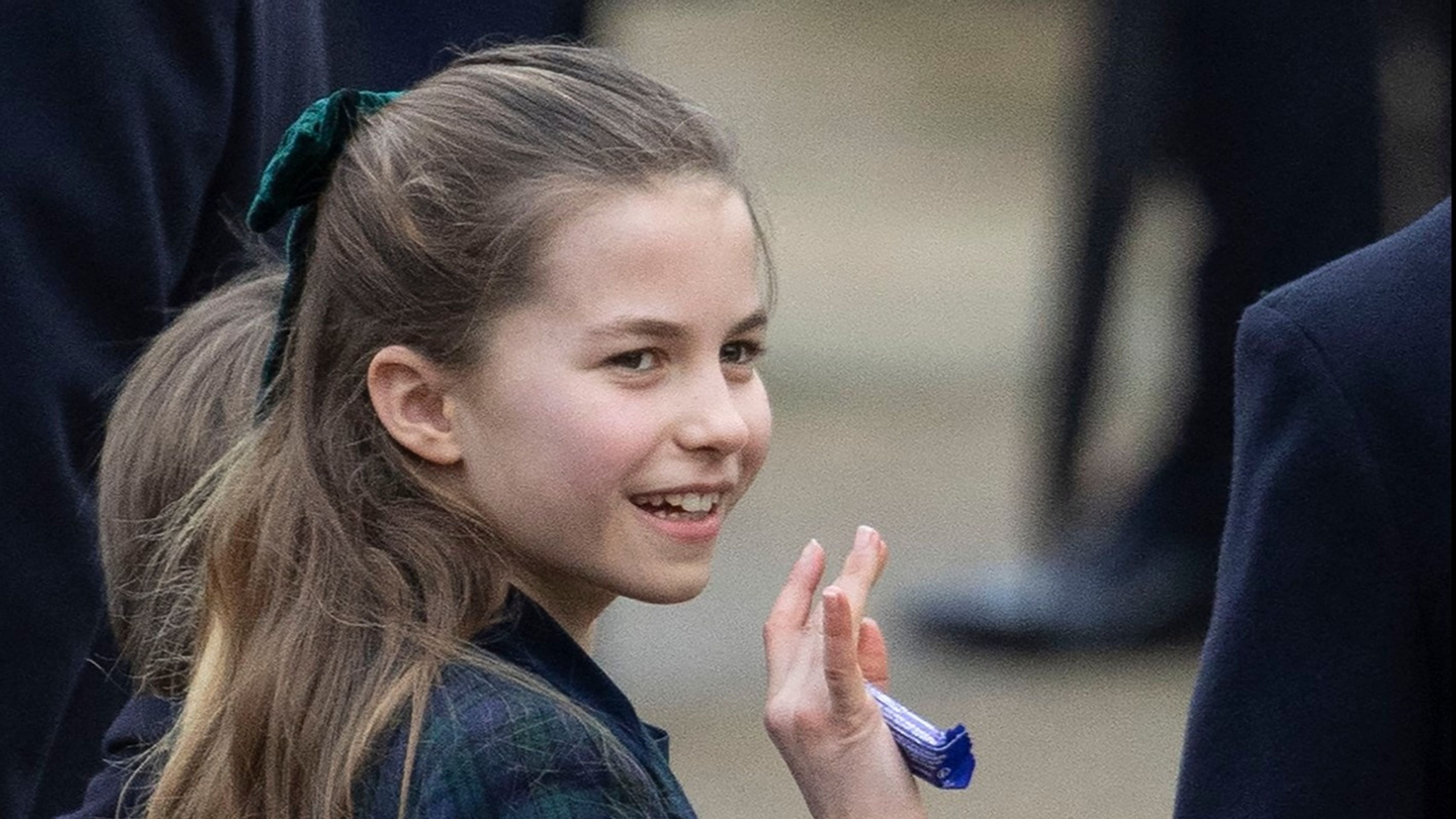Princezna Charlotte, 25. 12. 2024 Vánoční procházka do kostela v Sandringhamu - Princezna Charlotte (4/46)