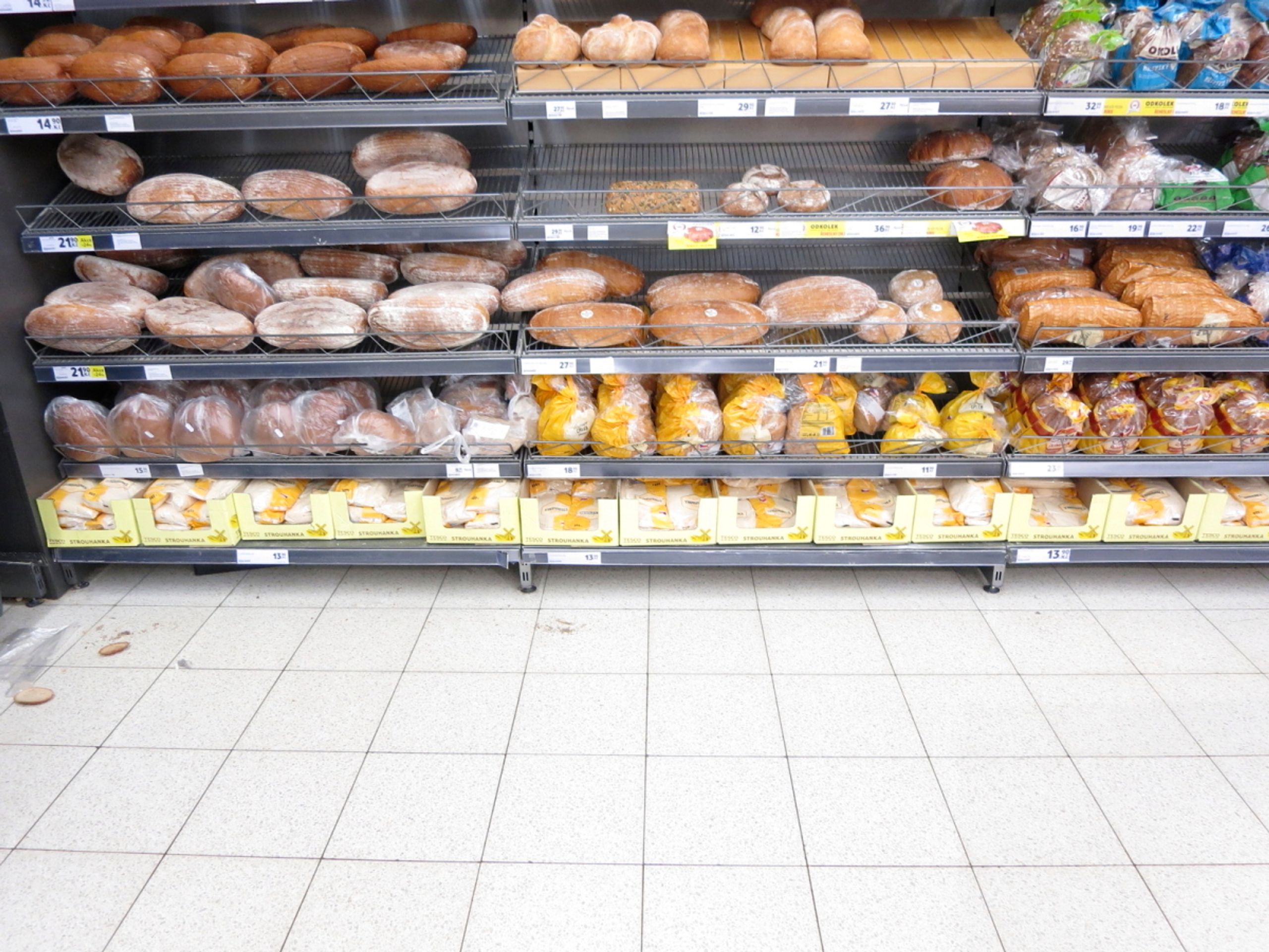 Potravinářská inspekce zavřela Tesco v Aši kvůli myšímu trusu - 5 - GALERIE: Inspekce zavřela Tesco v Aši kvůli myšímu trusu (4/8)