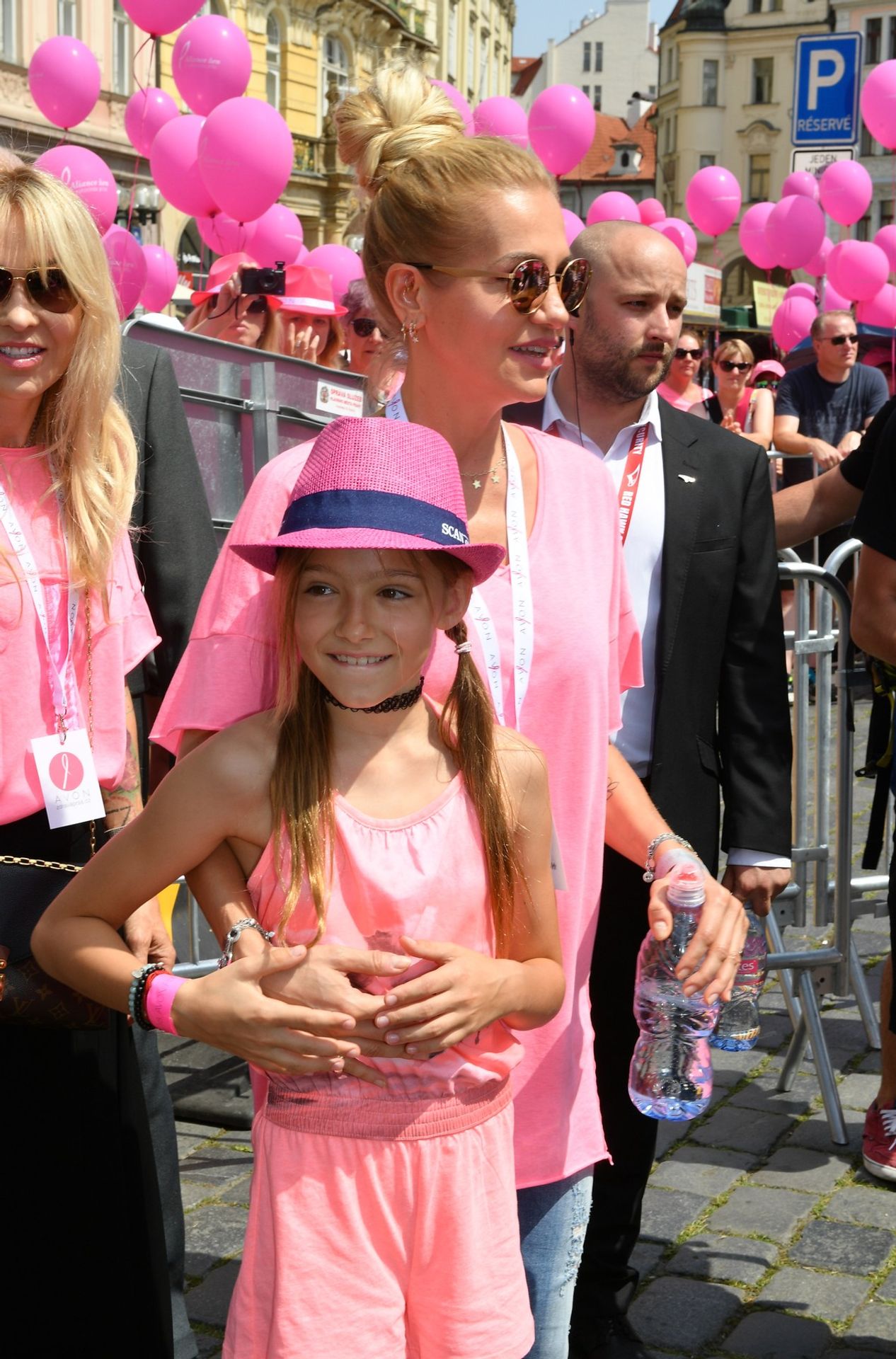 Dara Rolins s dcerou Laurou, 9. 6. 2018 - Laura Homolová (9/12)