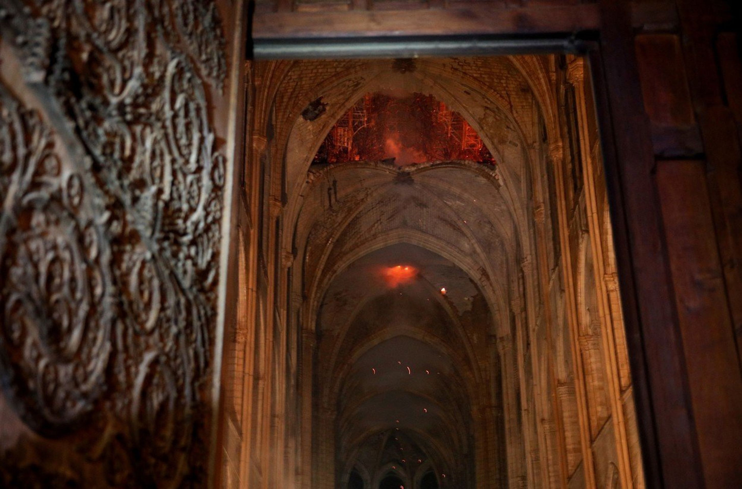 Interiér vyhořelé katedrály Notre-Dame - 1 - GALERIE: Obří požár katedrály Notre Dame (9/14)