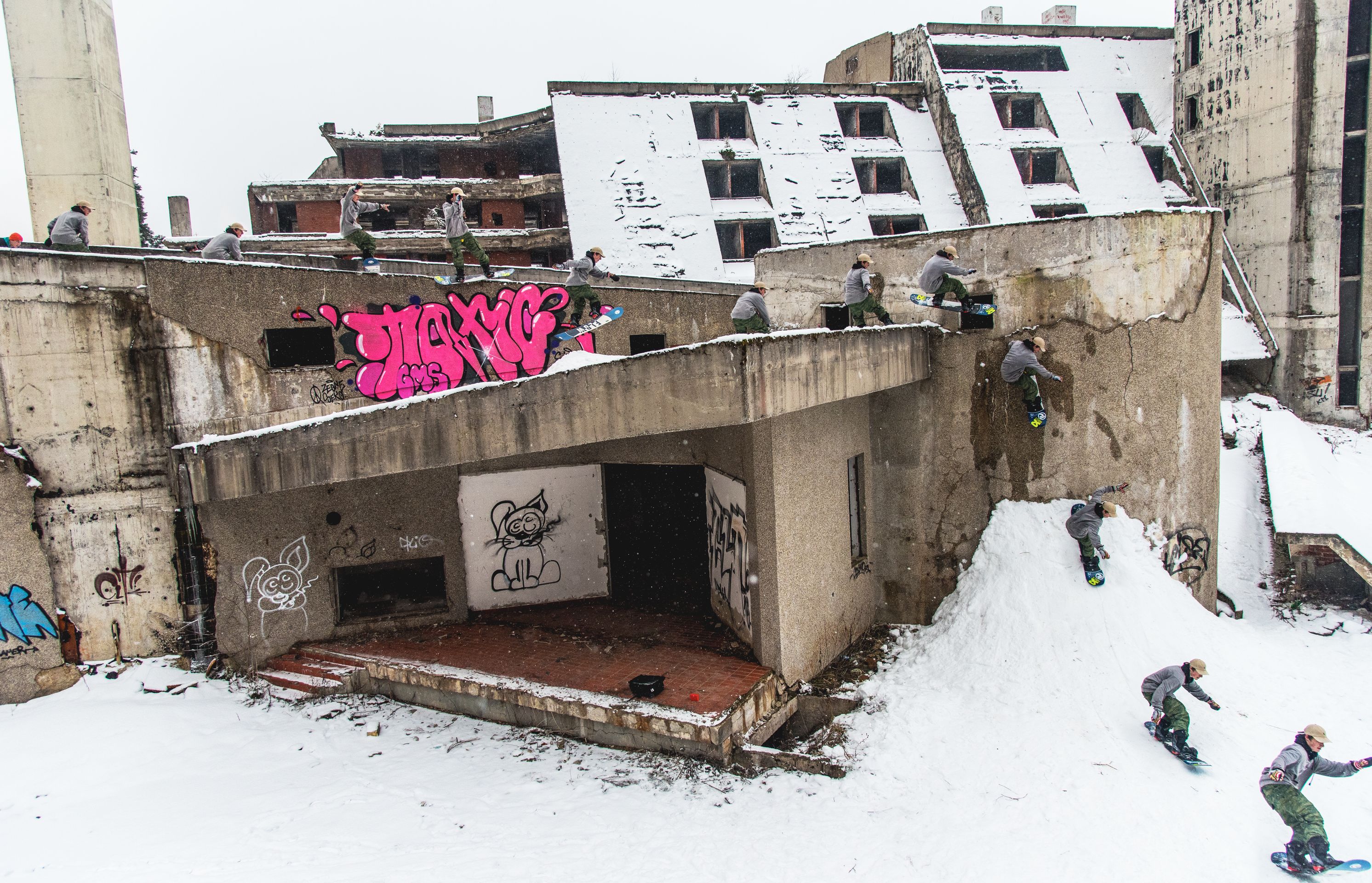 Dušan Kříž v Sarajevu - GALERIE: Snowboardista Kříž jezdí v na prkně v Sarajevu (2/5)