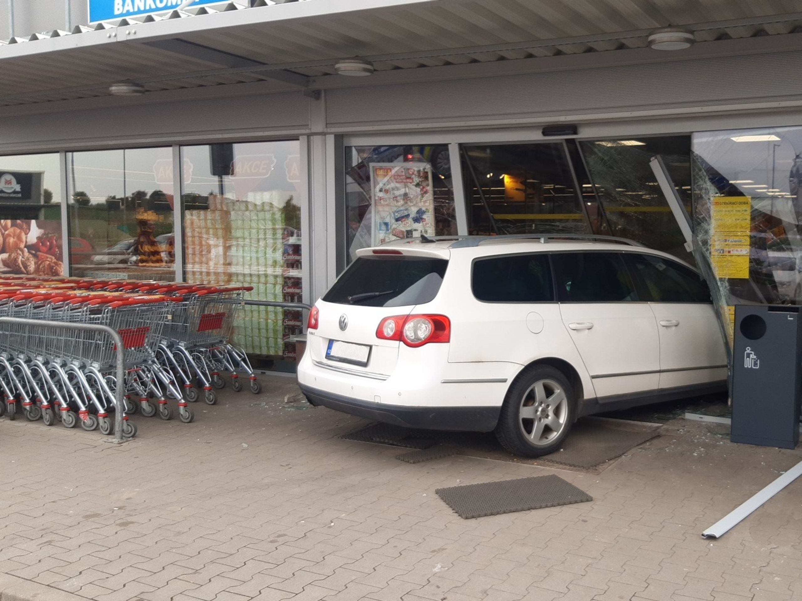 Auto vjelo do supermarketu (1) - Auto vjelo do supermarketu (2/6)