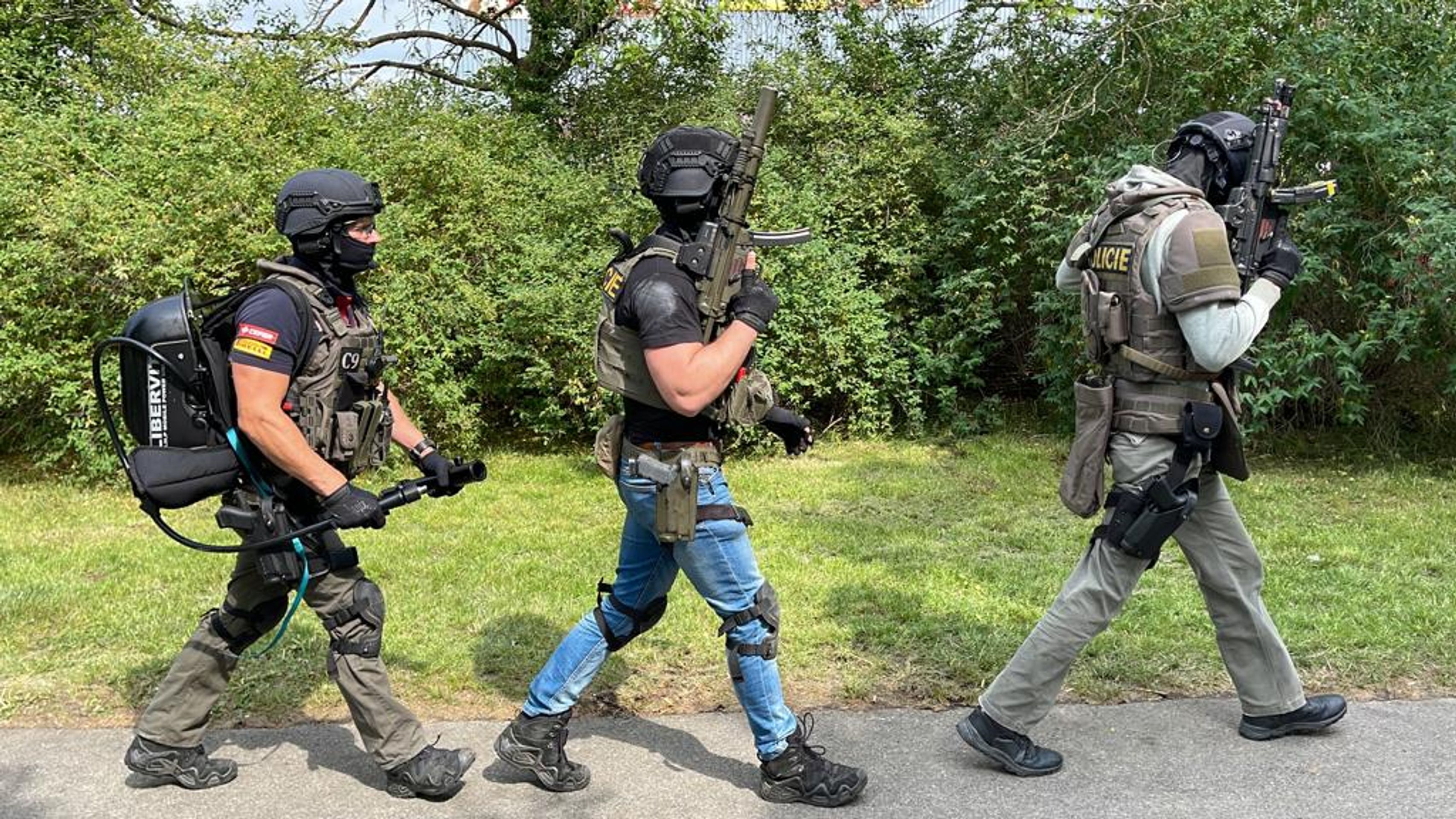 Policejní zásah v pražském Braníku (3) - Policejní zásah v pražském Braníku (5/11)