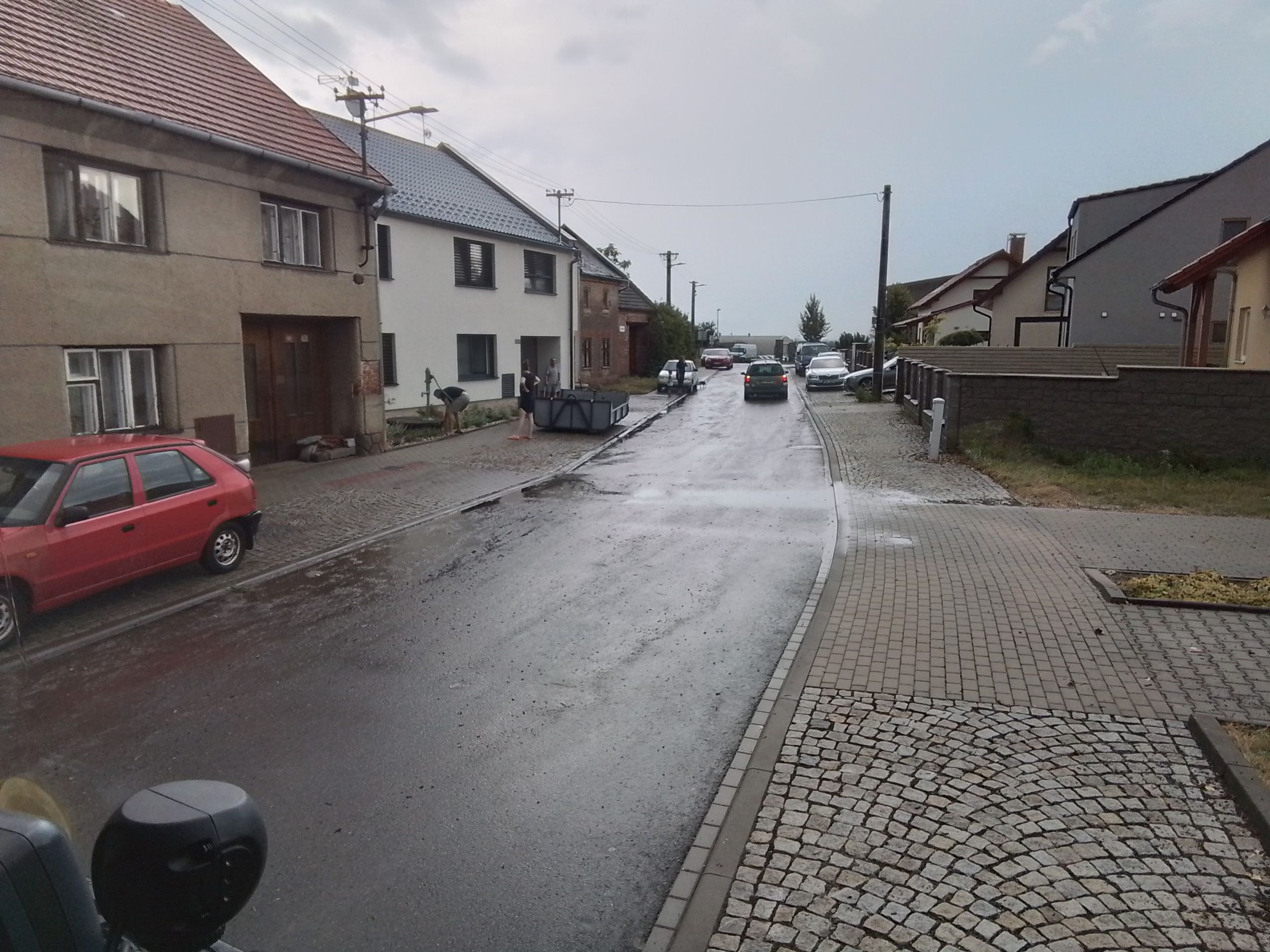 Bouřky a vydatný déšť na Olomoucku (3) - Českem postupují silné bouřky s prudkým deštěm (6/7)