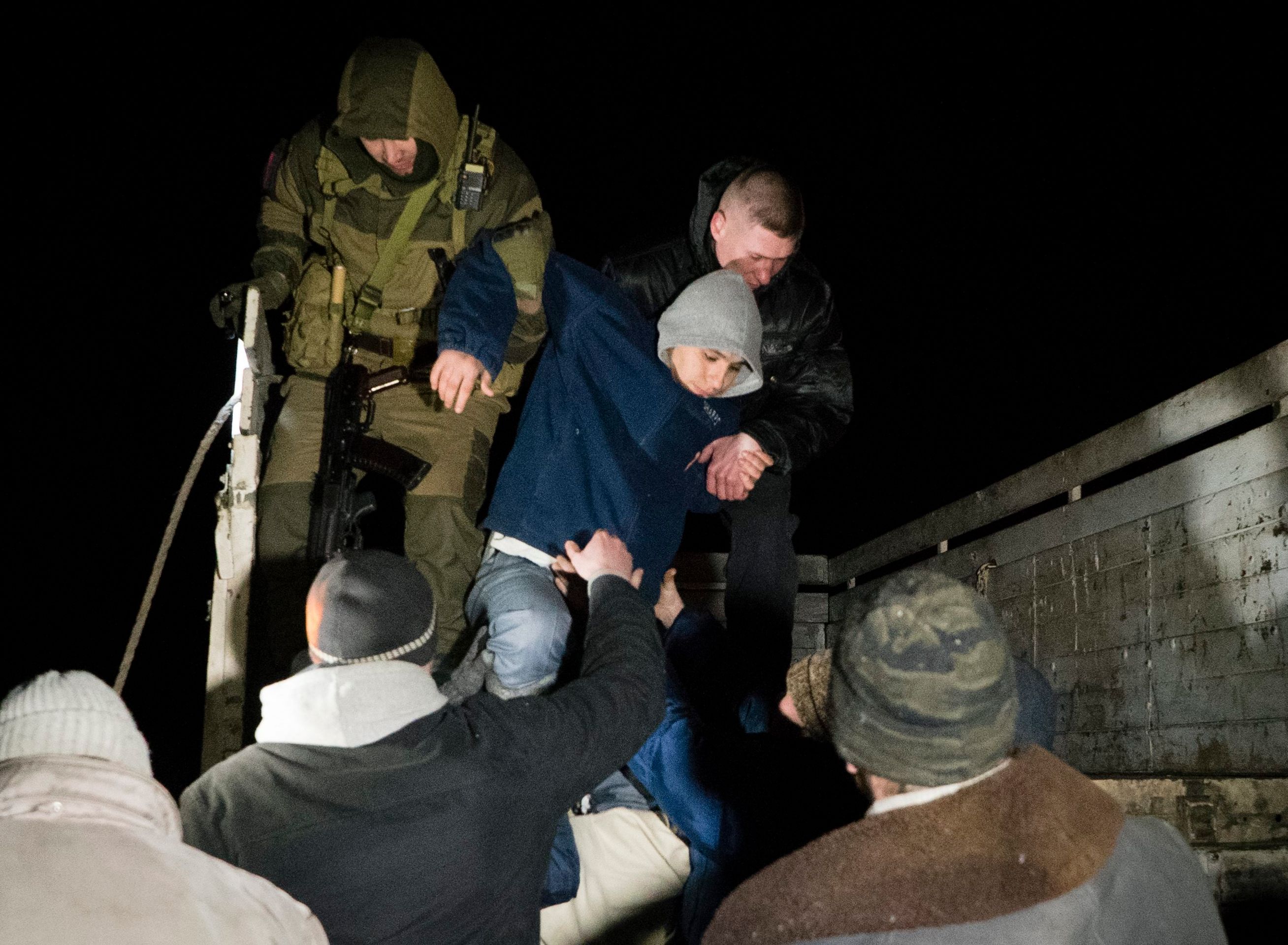 Ukrajina: Výměna zajatců mezi armádou a separatisty - 2 - Ukrajina: Výměna zajatců mezi armádou a separatisty (2/6)