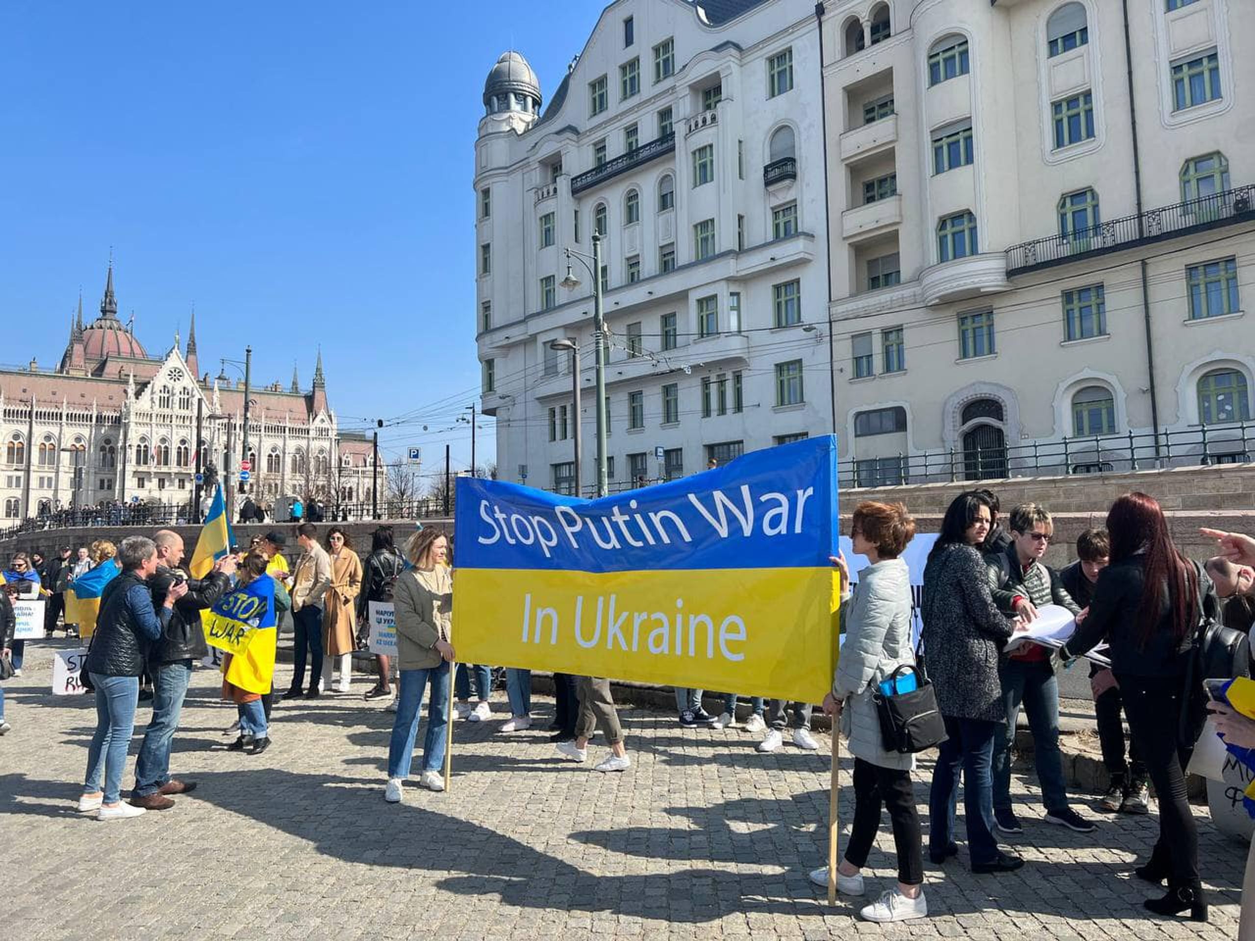 Protesty v Budapešti - Protesty u památníku obětem nacismu v Budapešti (7/8)