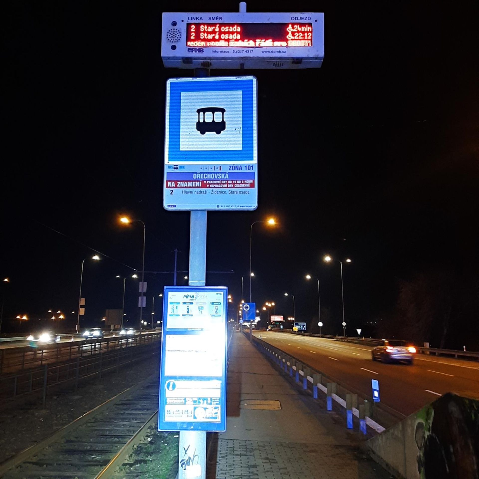 Tramvaj v Brně srazila ženu bez dokladů (2) - Policisté potřebují zjistit totožnost vážně zraněné ženy (8/10)
