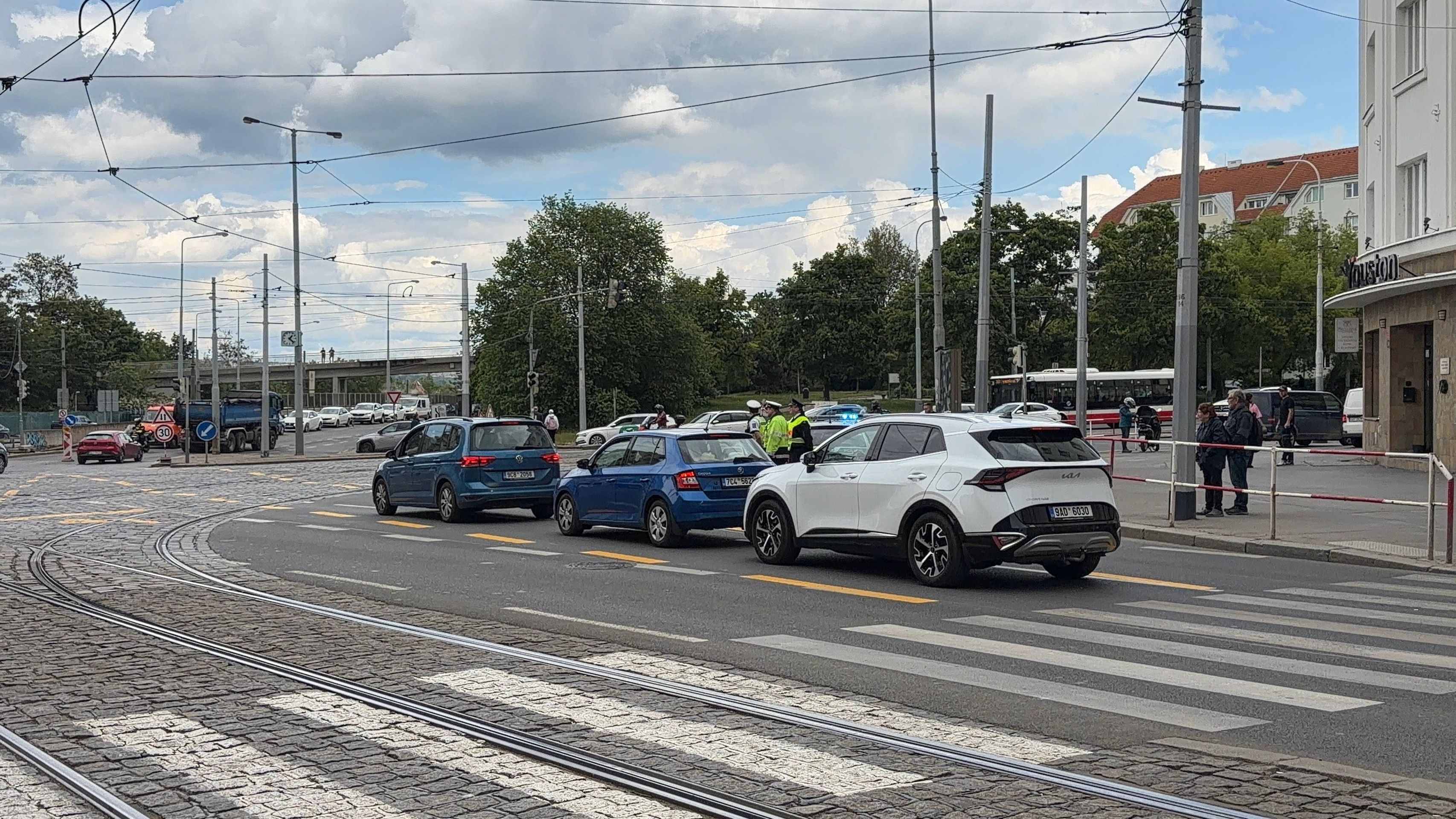 Výpadek semaforů v Praze na velkých křižovatkách - Praha se potýká s výpadky elektřiny (6/7)