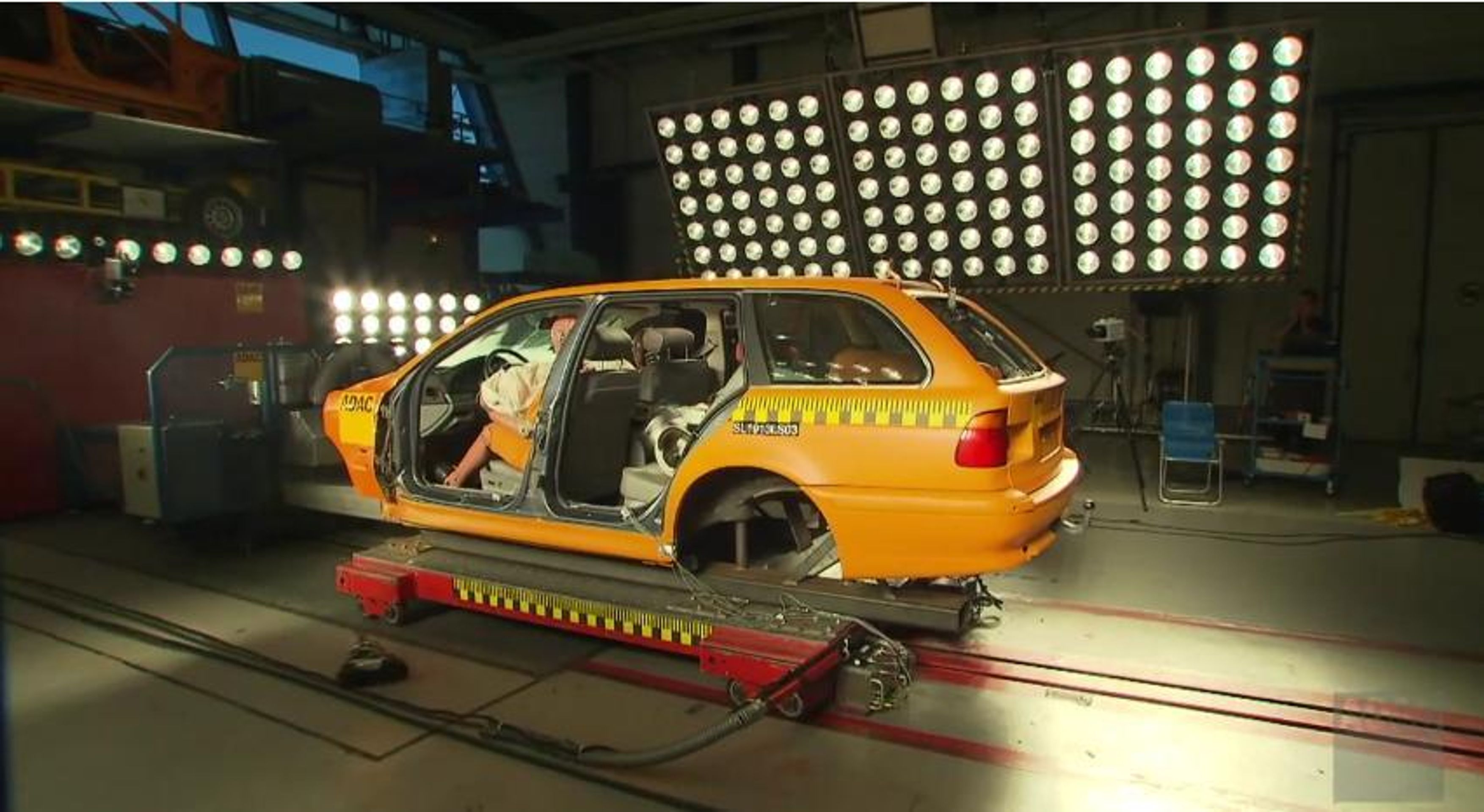 Crash test lyží v autě - 5 - GALERIE: Crash test lyží v autě (4/17)