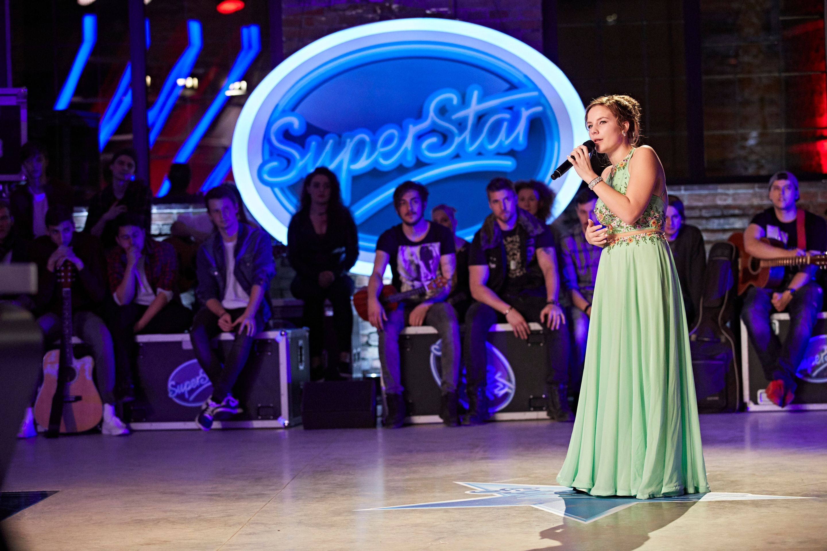 Zuzana dorazí na Super Výběr z plesu - 6 - GALERIE: Zuzana dorazí na Super Výběr z plesu (2/7)