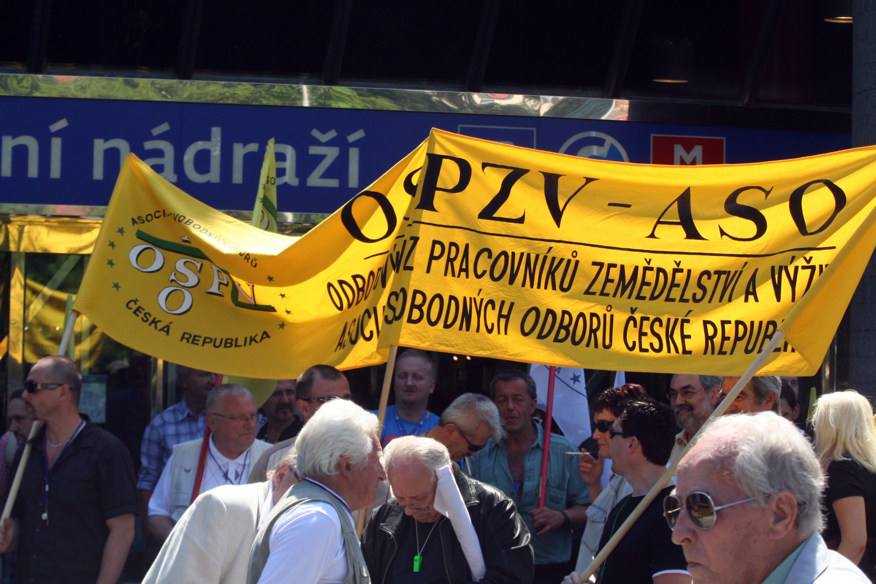 Demonstrace odborů proti reformám na Václavském náměstí - 5 - GALERIE: Odbory demonstrují na Václavském náměstí (5/12)