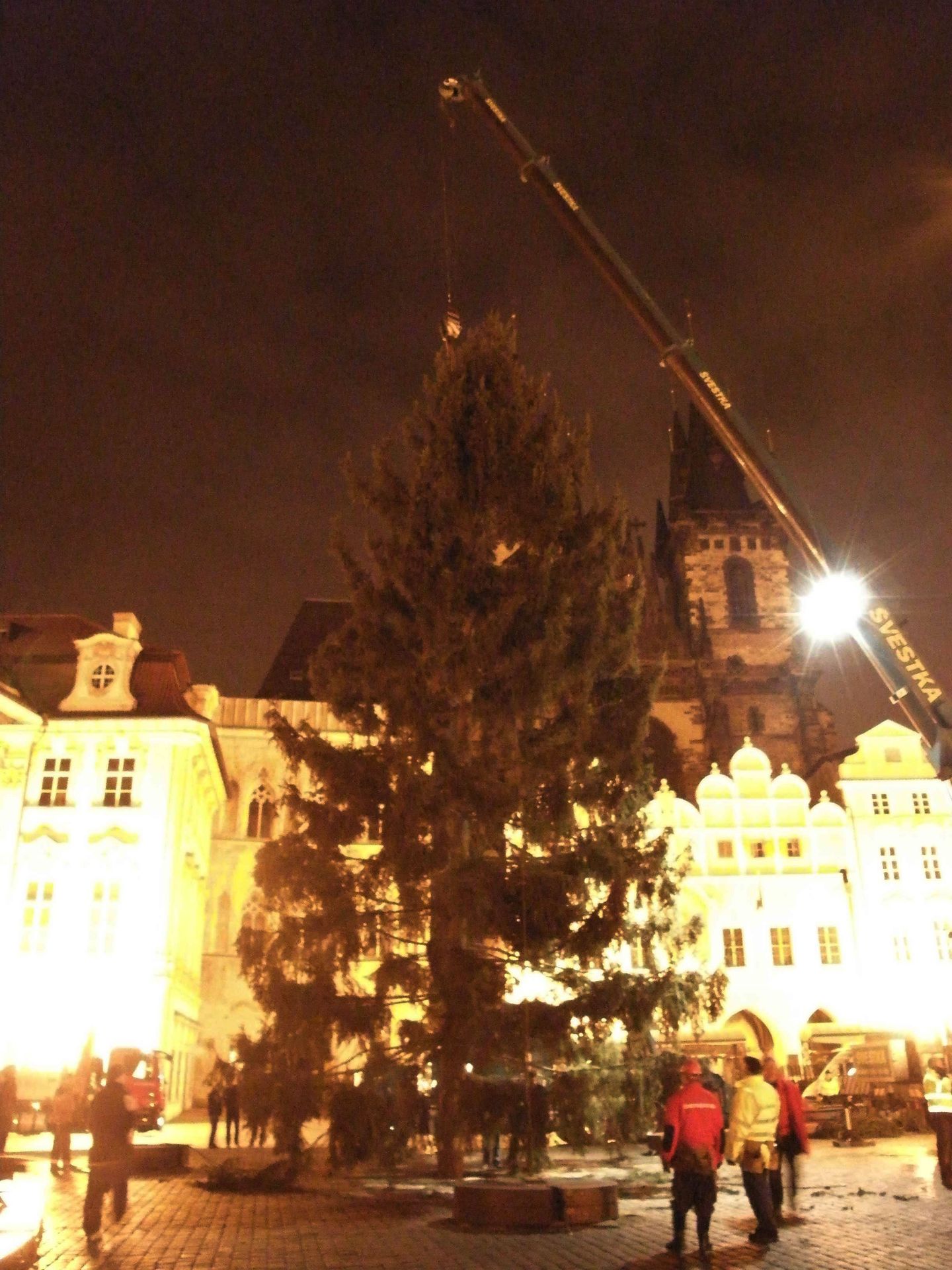 Vánoční strom na Staroměstském náměstí - 6 - GALERIE: Vánoční strom na Staroměstském náměstí (6/13)
