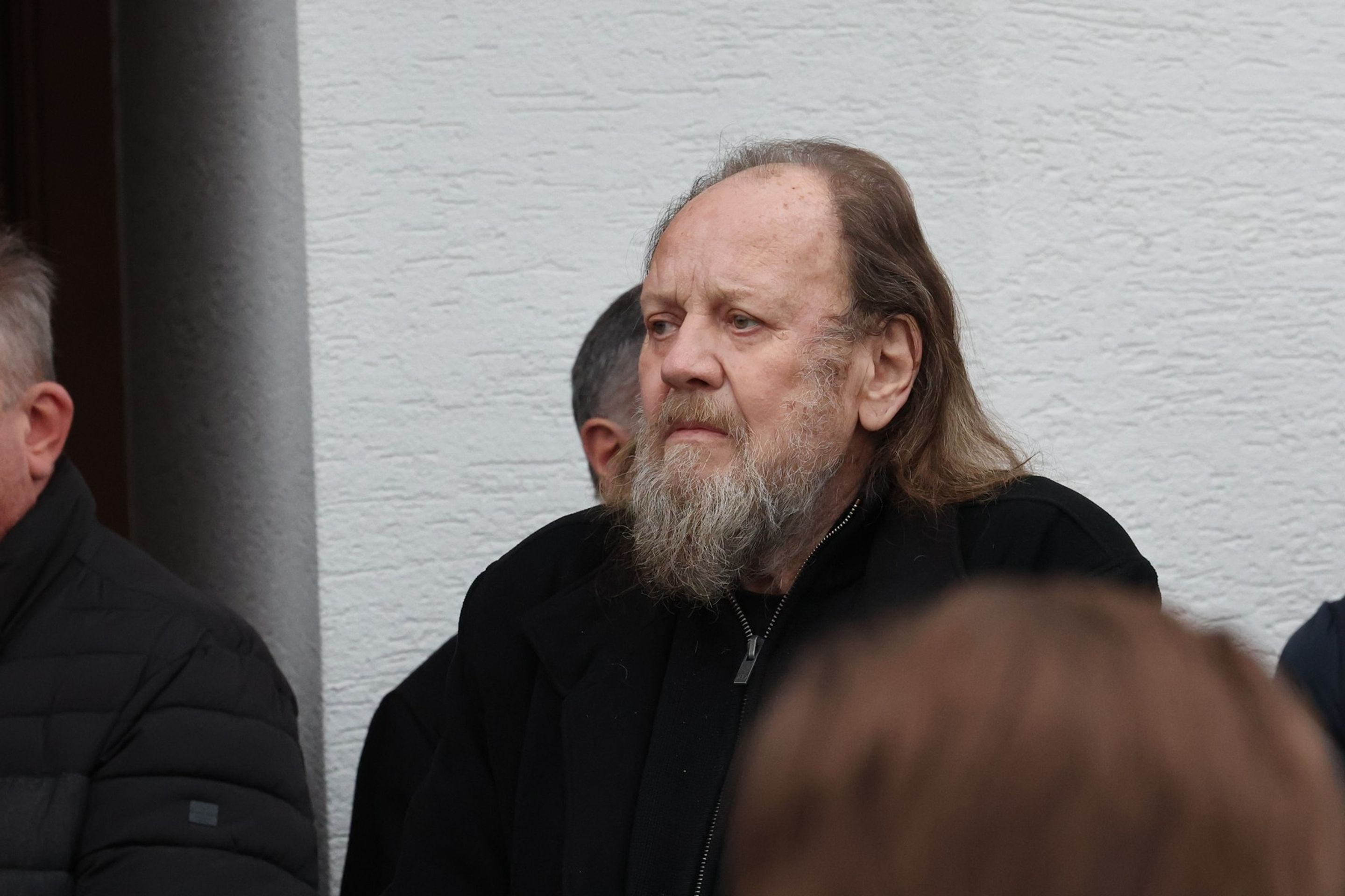 Lešek Semelka na posledním rozloučením se svou nevlastní dcerou Helenou Zeťovou - Poslední rozloučení s Helenou Zeťovou (2/8)