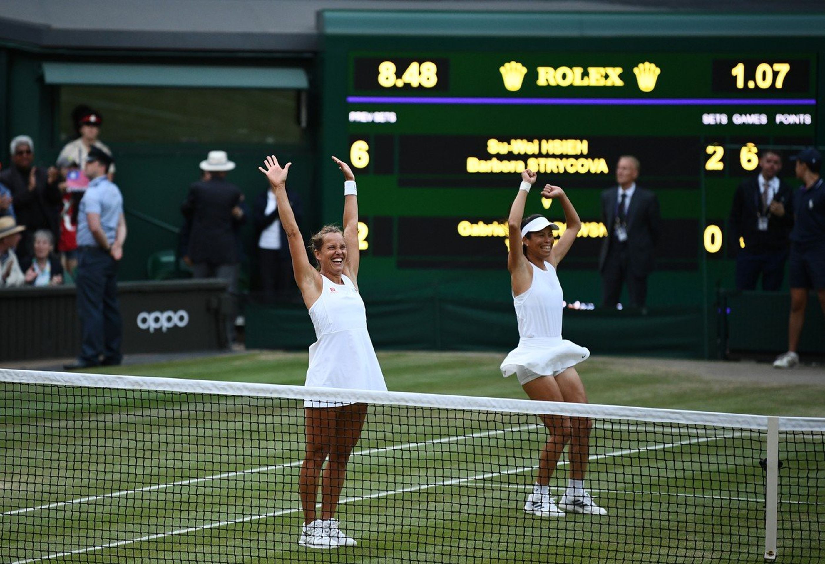 Barbora Strýcová s Tchajwankou Su-Wei - GALERIE: Barbora Strýcová je wimbledonskou šampionkou (1/5)