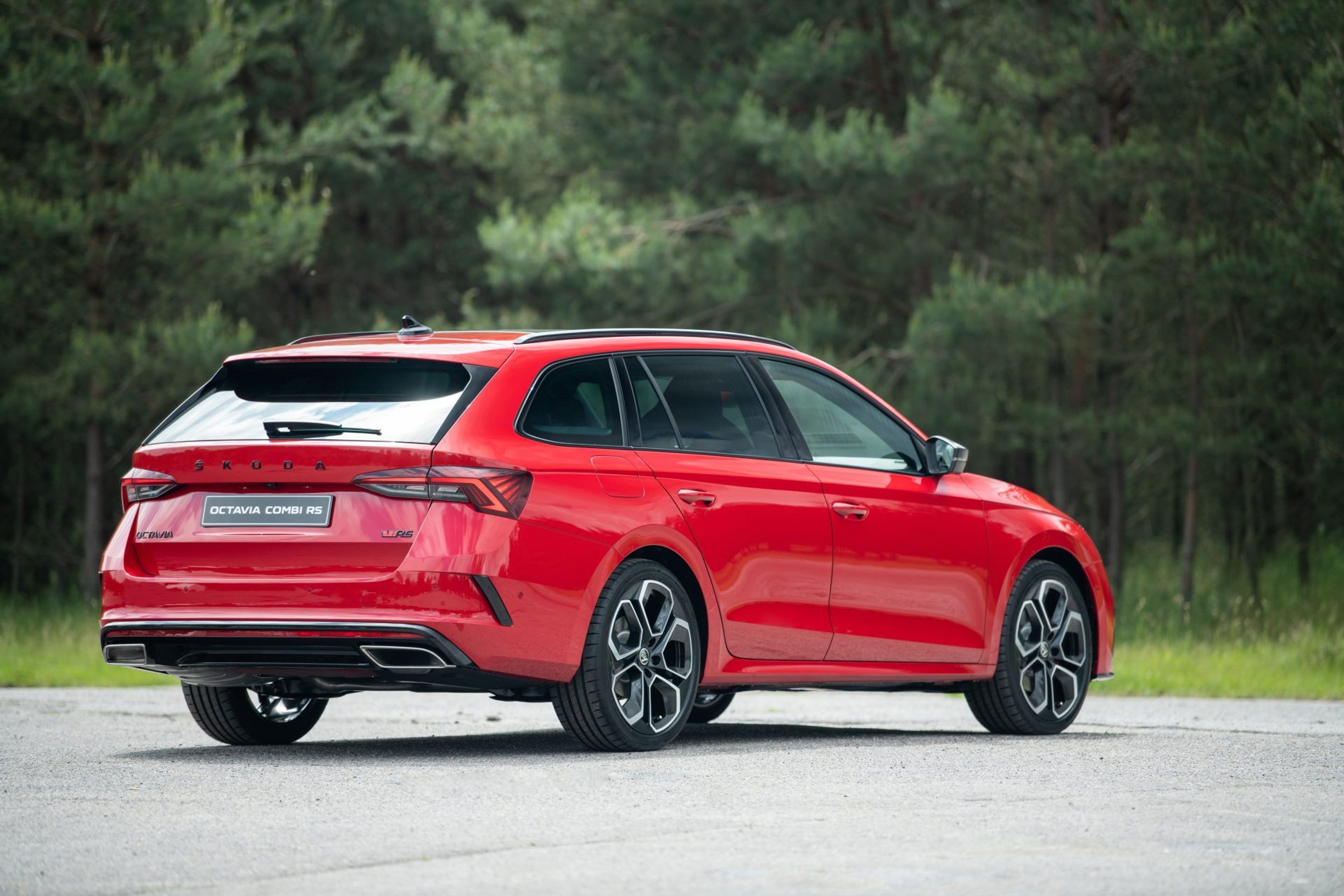 Škoda Octavia RS - 56 - Fotogalerie: Tohle je populární RS, vrcholná sportovní verze nové Octavie (4/24)