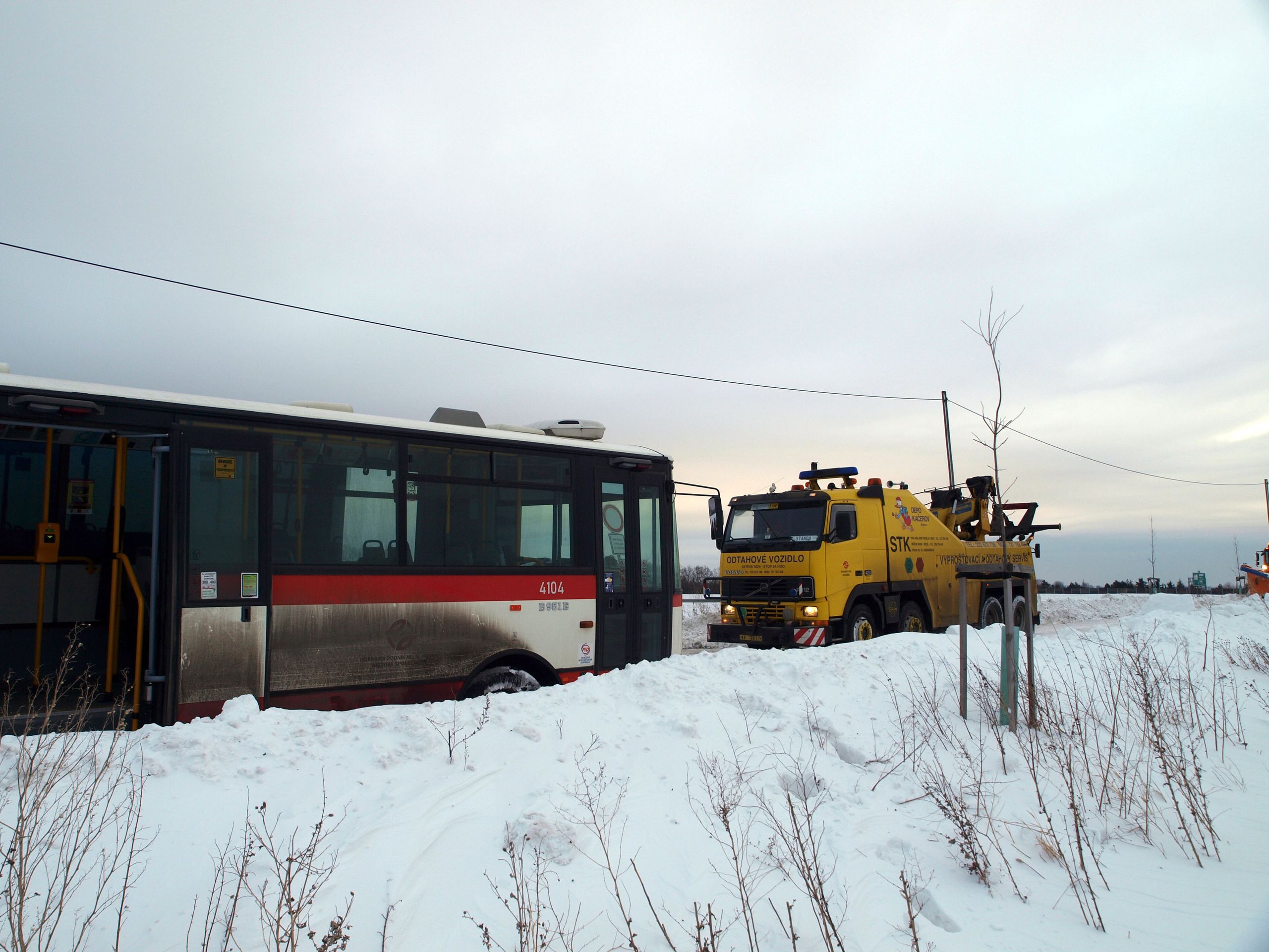 Chýně - uvíznutí autobusu - 7 - GALERIE - Chýně (6/7)