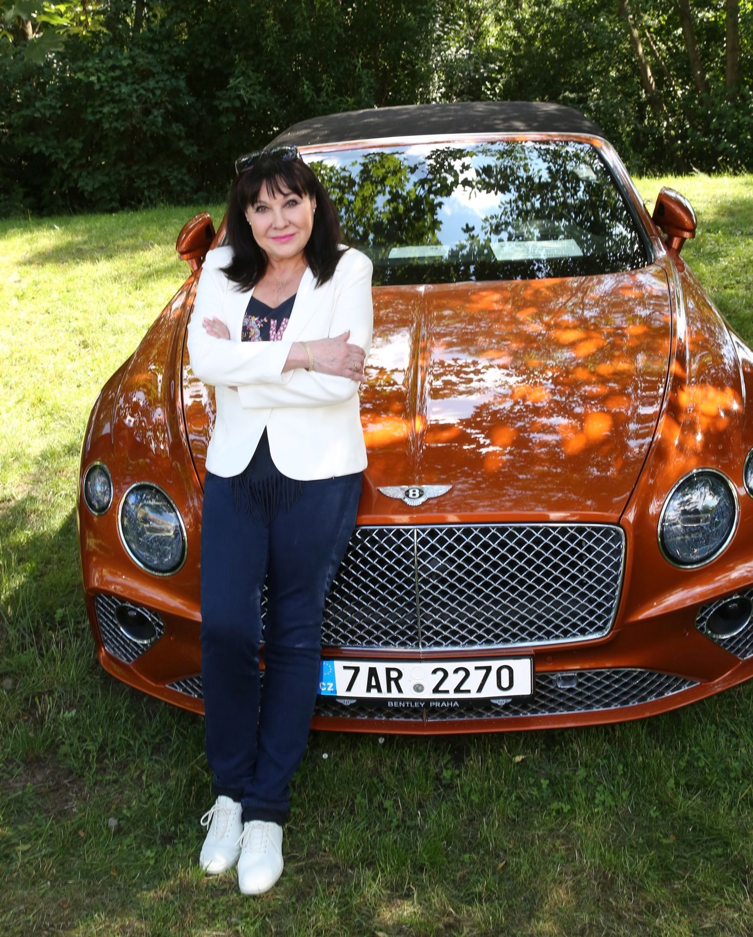 Dagmar Patrasová na srazu majitelů luxusních značek aut (2) - Dagmar Patrasová na srazu majitelů luxusních značek aut (3/4)