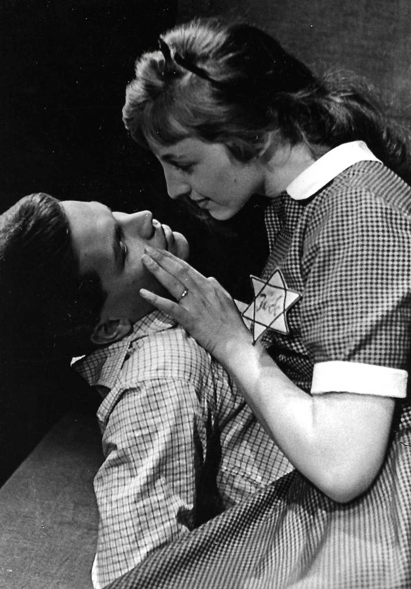 Václav Martinec a Nina Divíšková ve hře Romeo, Julie a tma, 1959 - Václav Martinec (1/5)