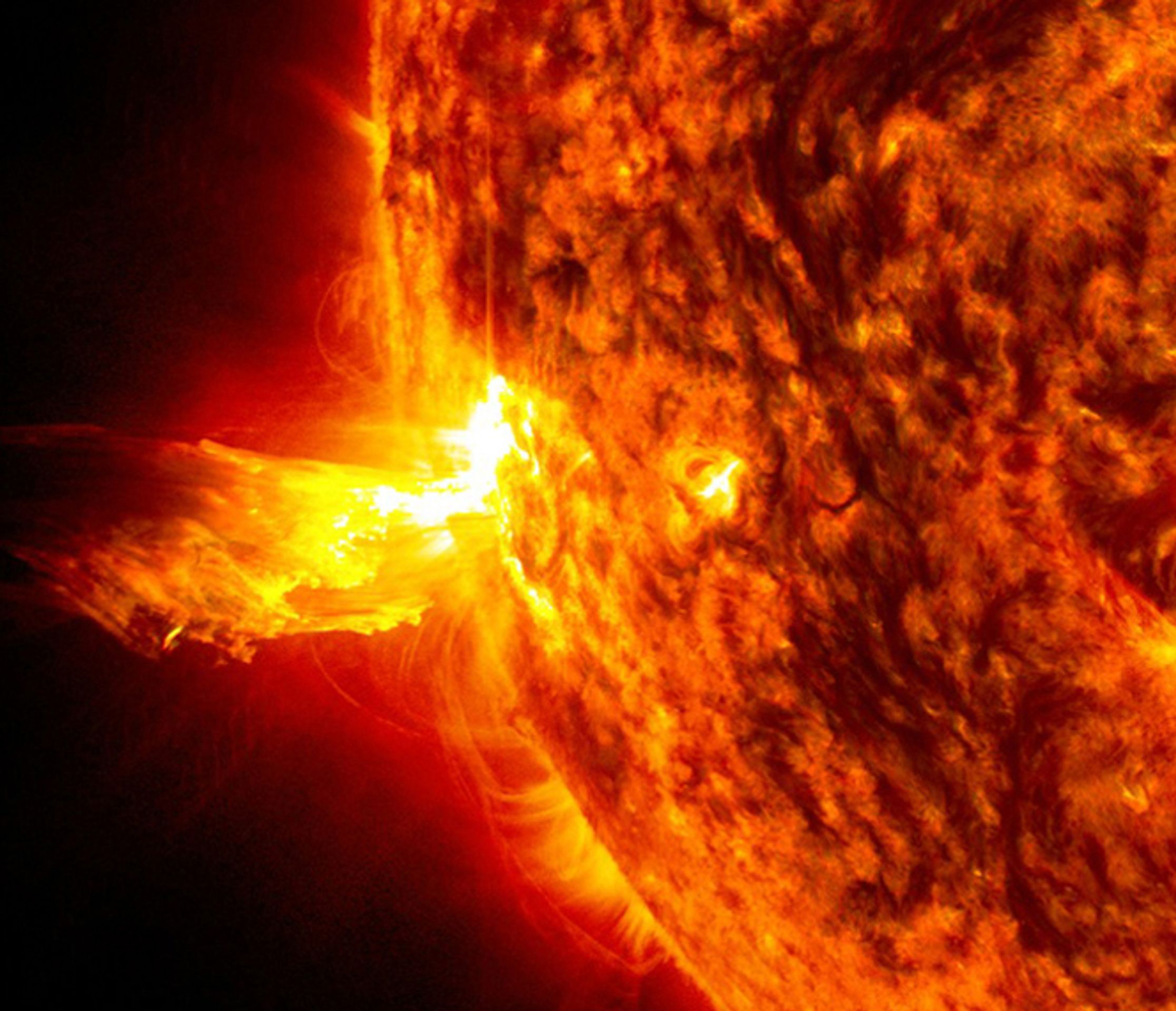 Sluneční erupce, 2013 - Sluneční bouře (2/5)