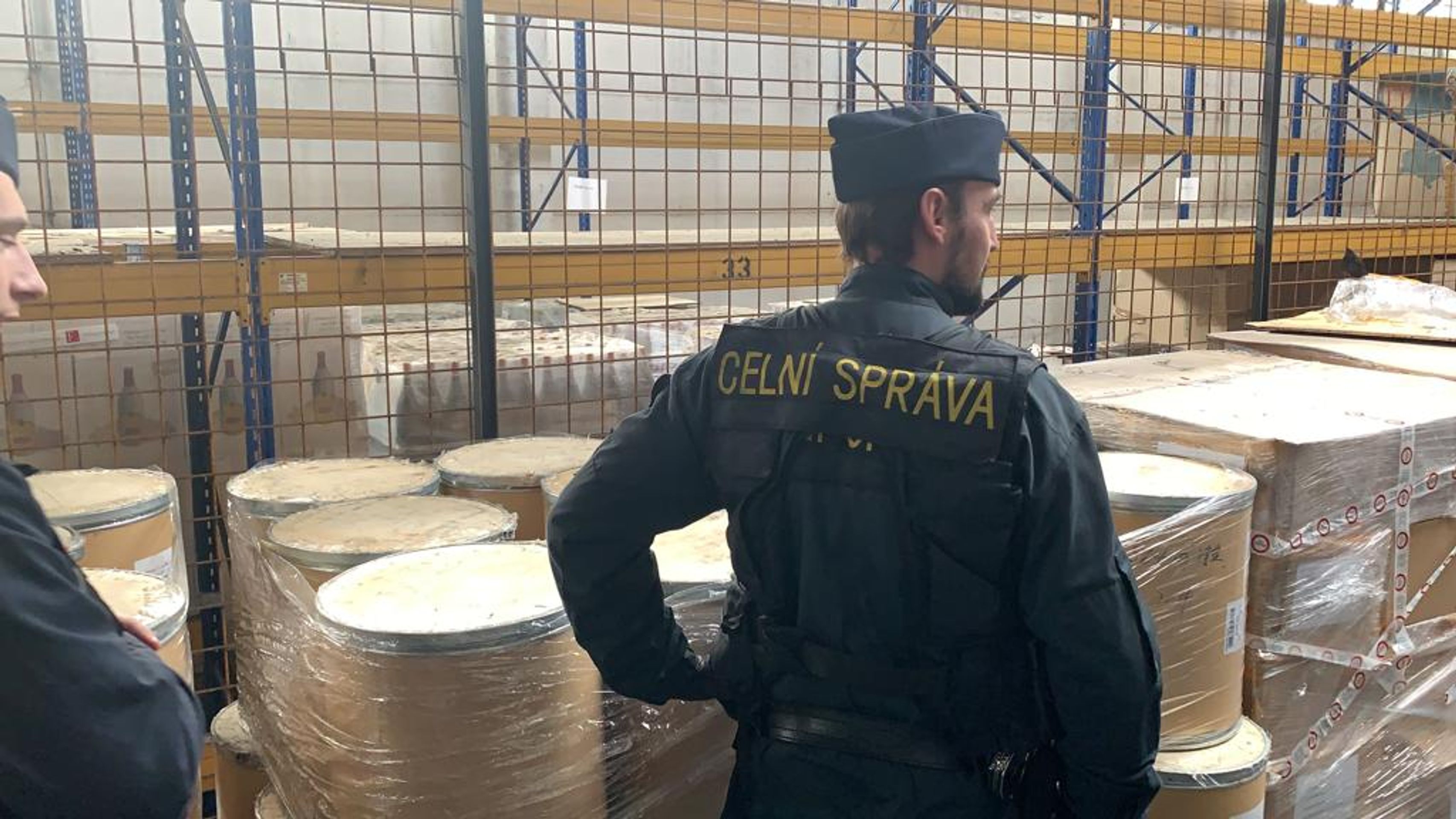 Celníci amfetamin - GALERIE: Pražským celníkům se povedl nález století (2/8)