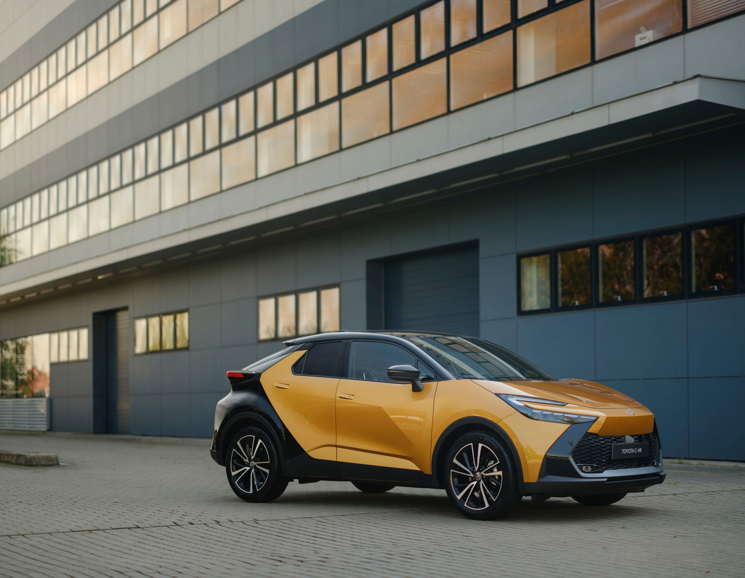 Toyota C-HR - Nová generace Toyoty C-HR (4/17)