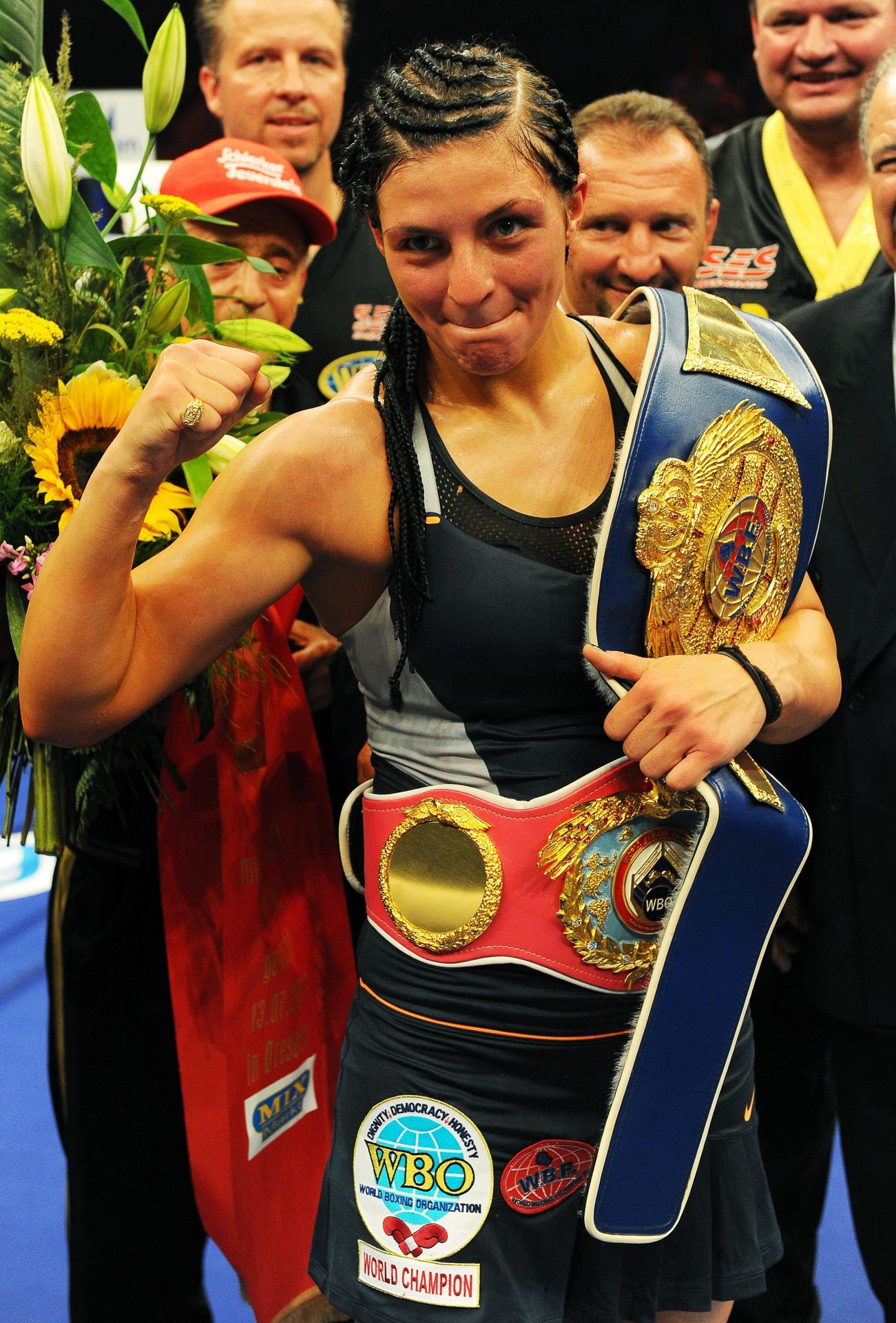 Mikaela Laurenová, Christina Hammerová - 11 - GALERIE: Boxerka zaskočila soupeřku polibkem (14/15)