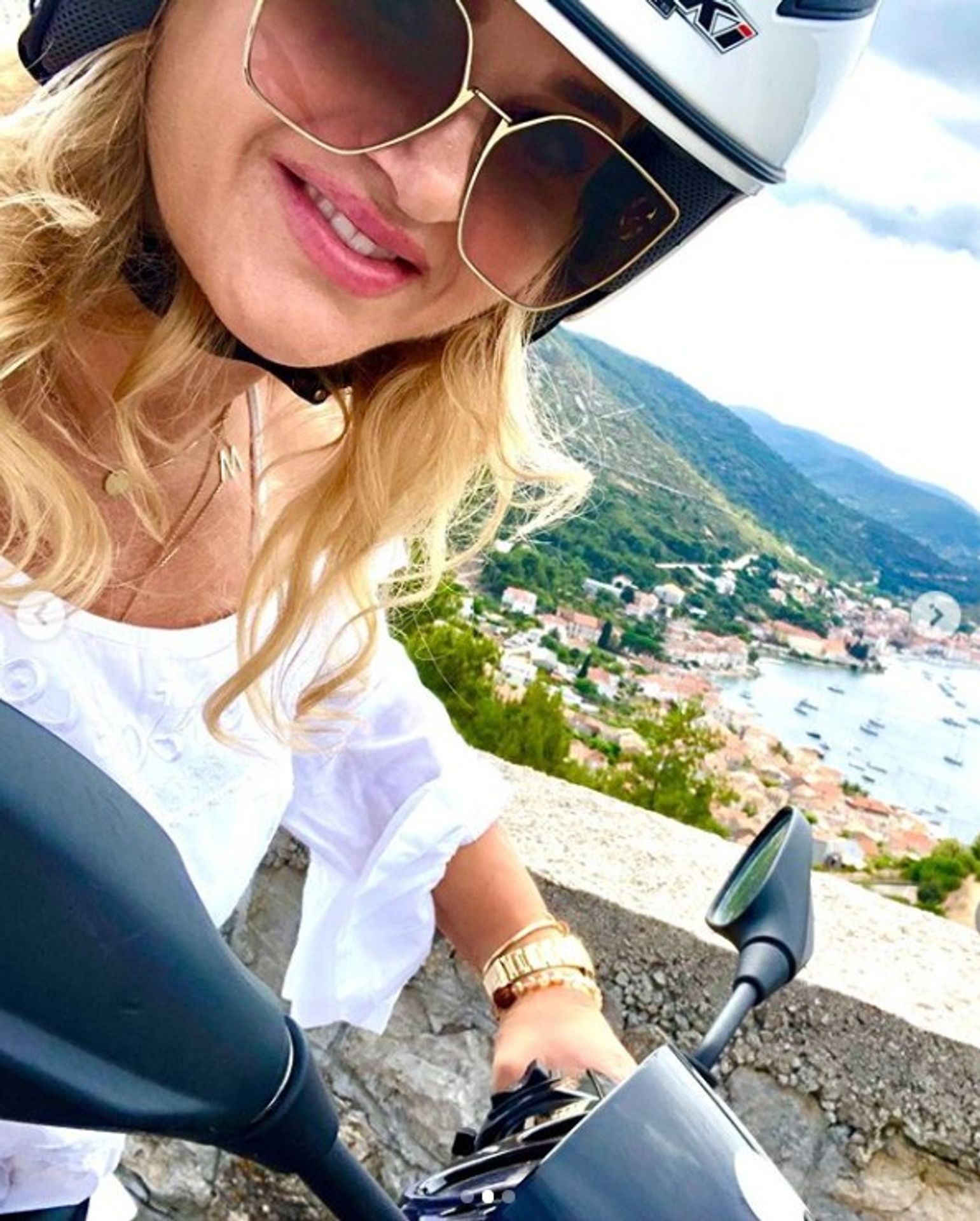 Monika Babišová si užívá na Jadranu - 2 - GALERIE: Monika Babišová si užívá v Chorvatsku (2/5)