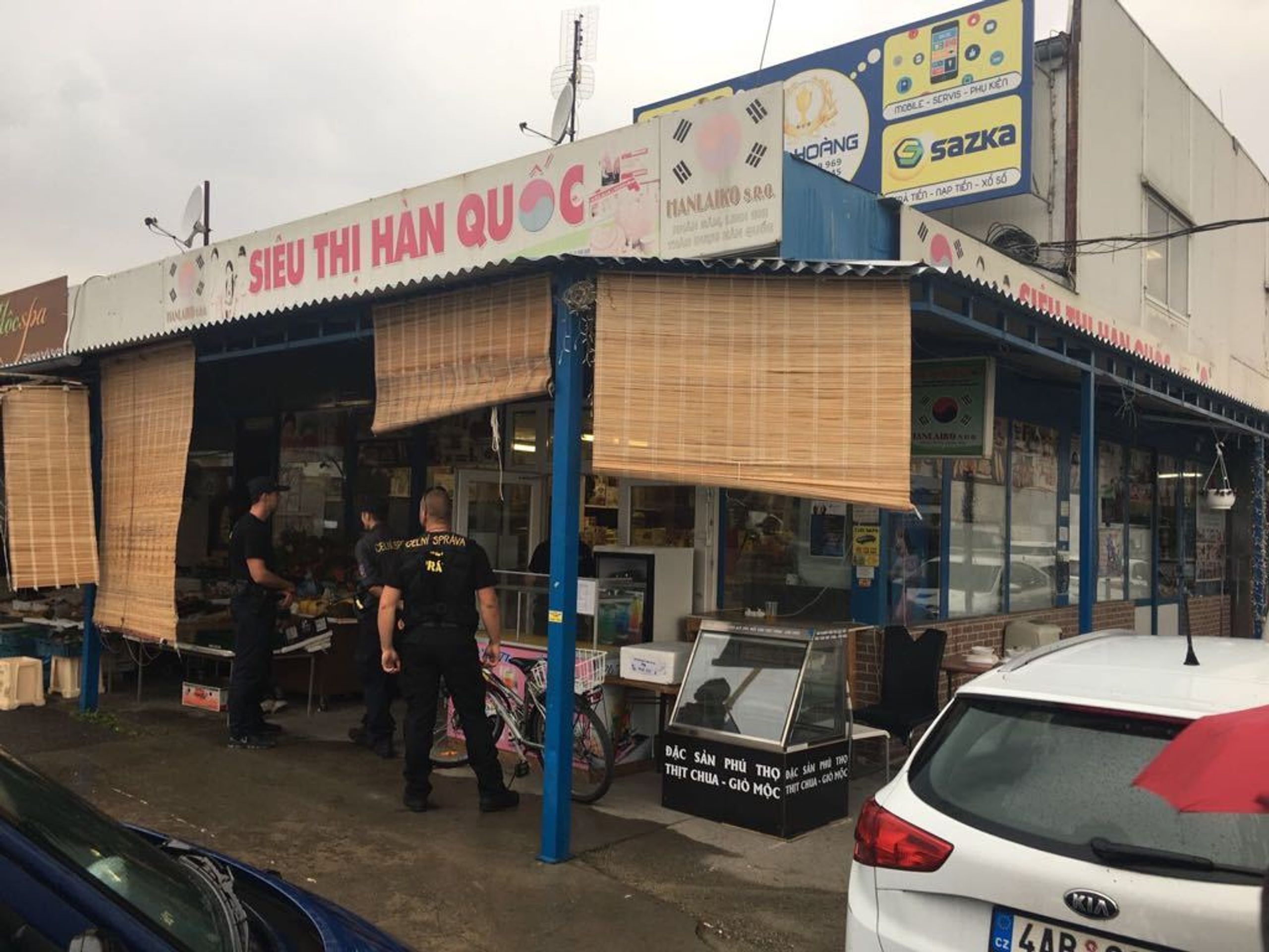 Razie v areálu vietnamské tržnice SAPA - 2 - GALERIE: Razie v areálu vietnamské tržnice SAPA (2/3)