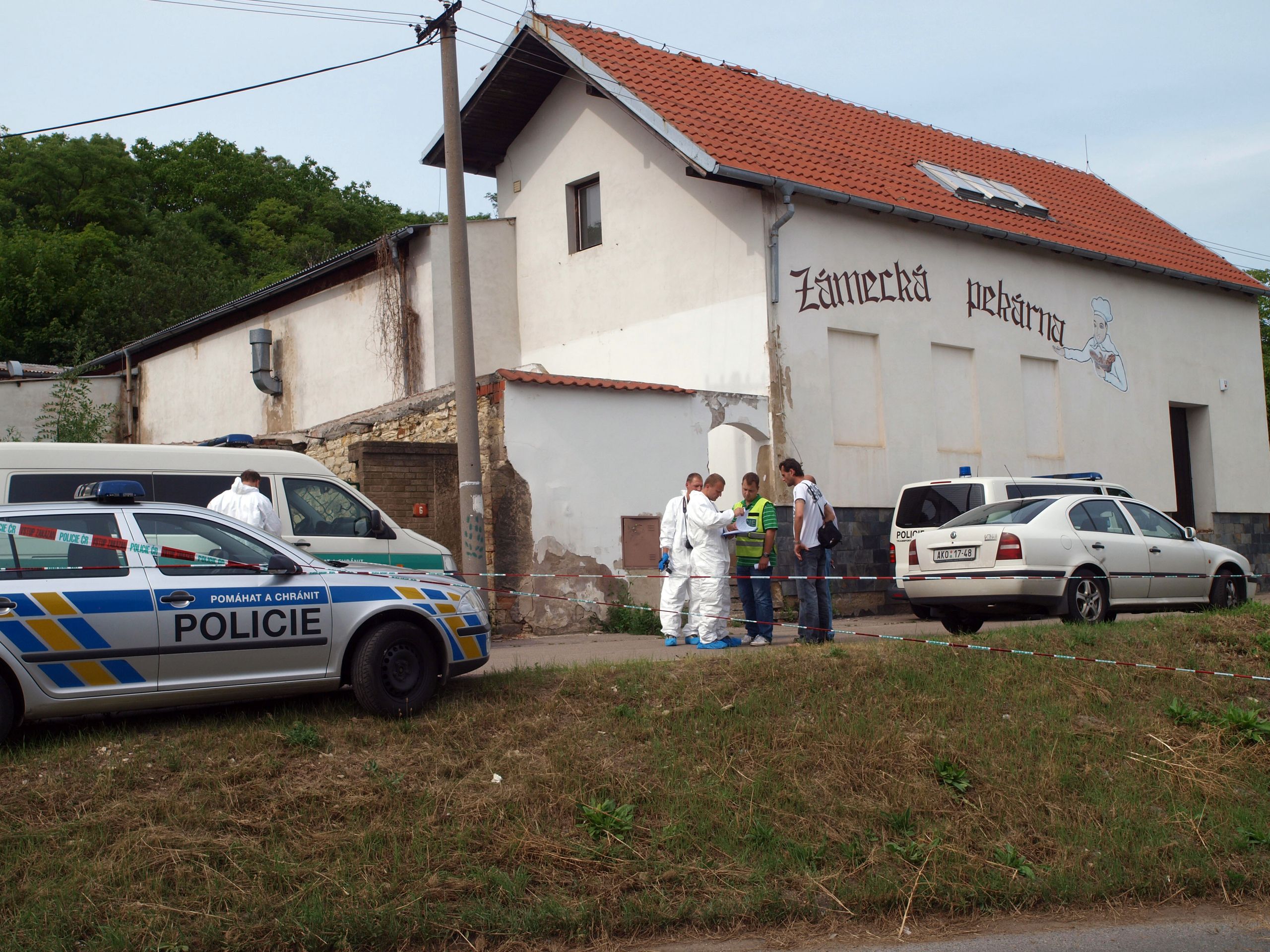V Tuchoměřicích našli dvě mrtvoly - V Tuchoměřicích našli dvě mrtvoly (5/12)