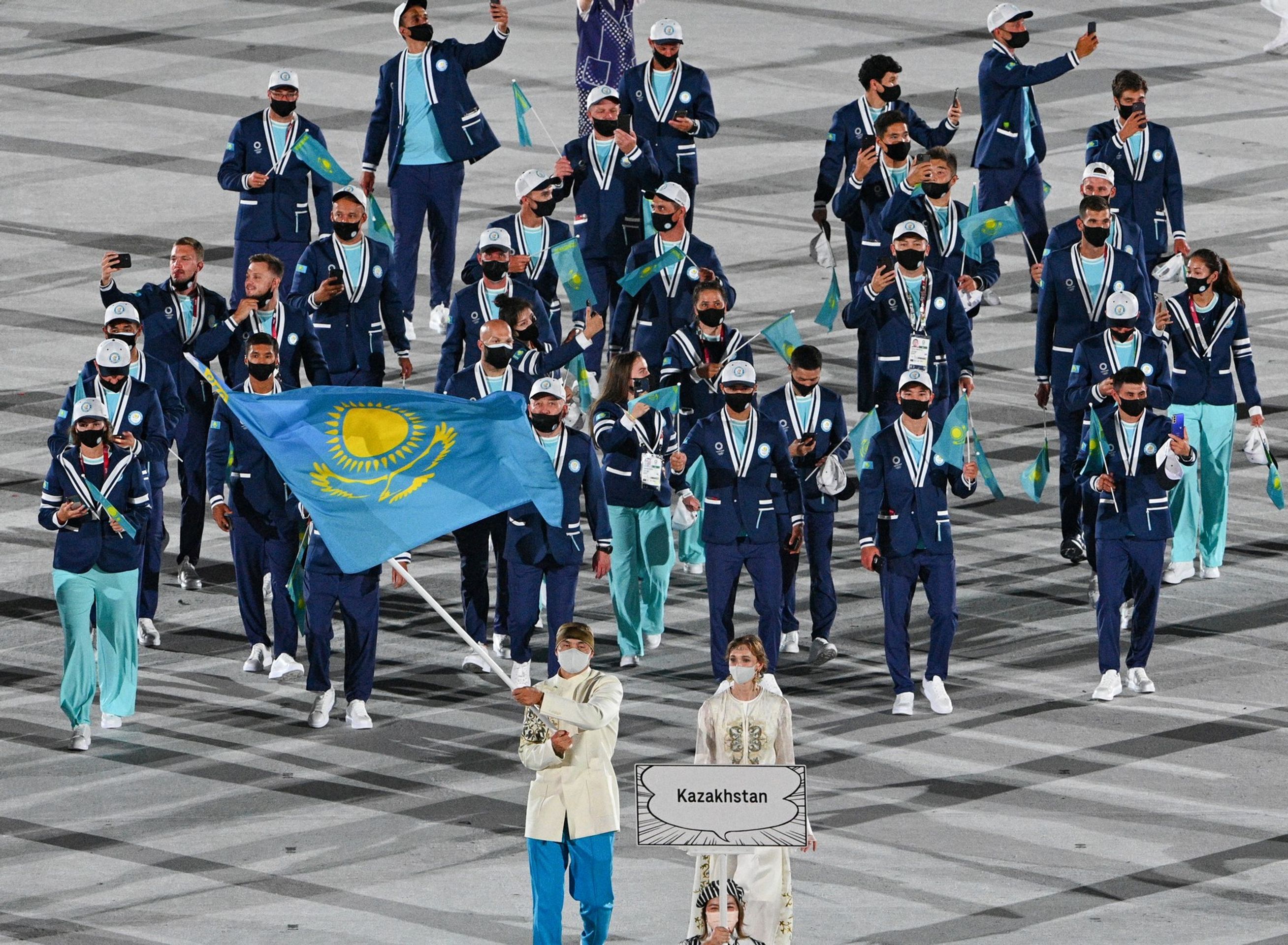 Kazaši nastoupili v kšiltovkách s oblečením v námořnickém stylu - Galerie: Originální outfity při zahajovacím olympijském ceremoniálu (16/17)
