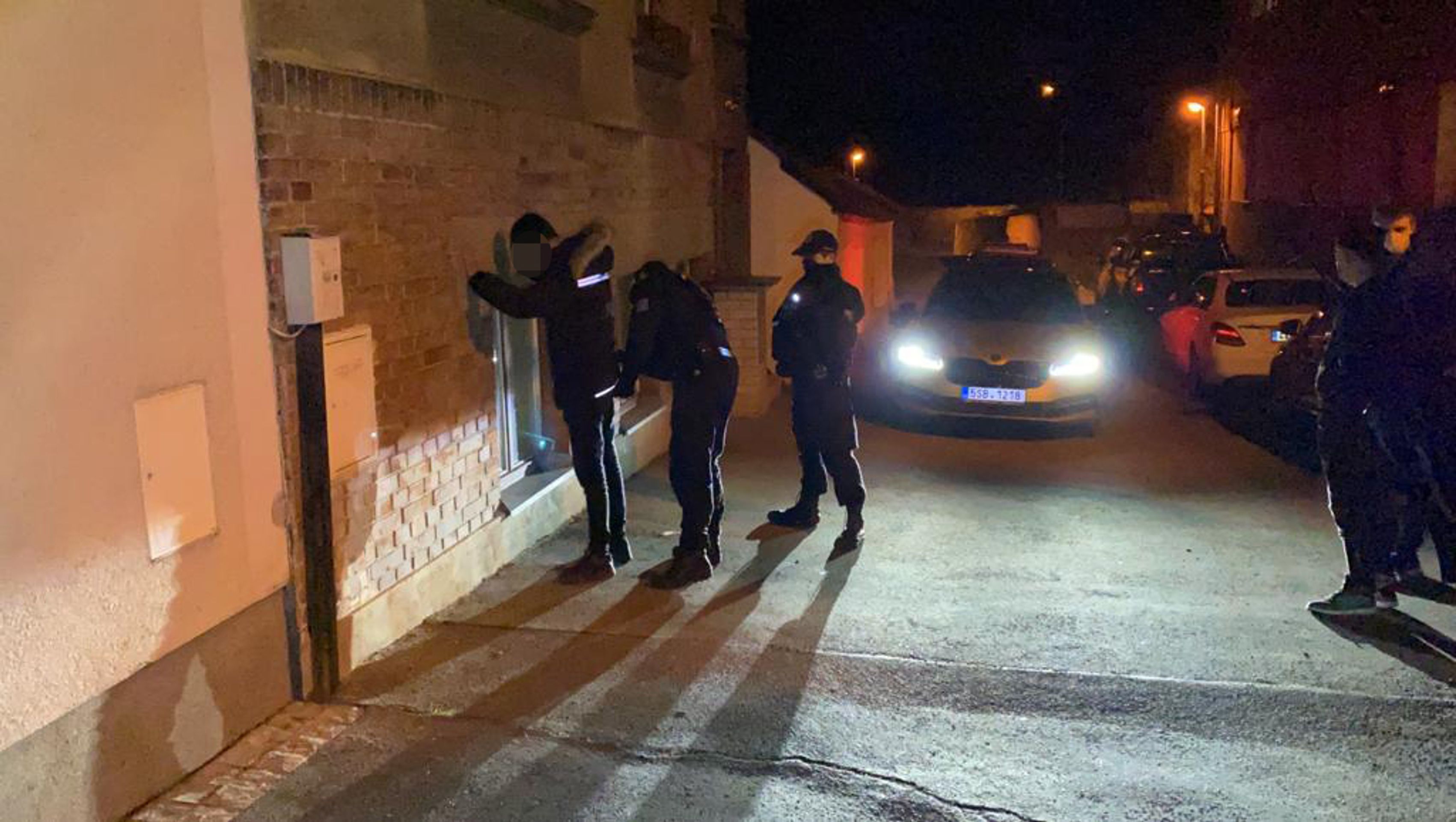 Patnáctiletou dívku policisté vypátrali i s její tříměsíční dcerou - 4 - GALERIE: Patnáctiletou dívku policisté vypátrali i s její tříměsíční dcerou (4/7)