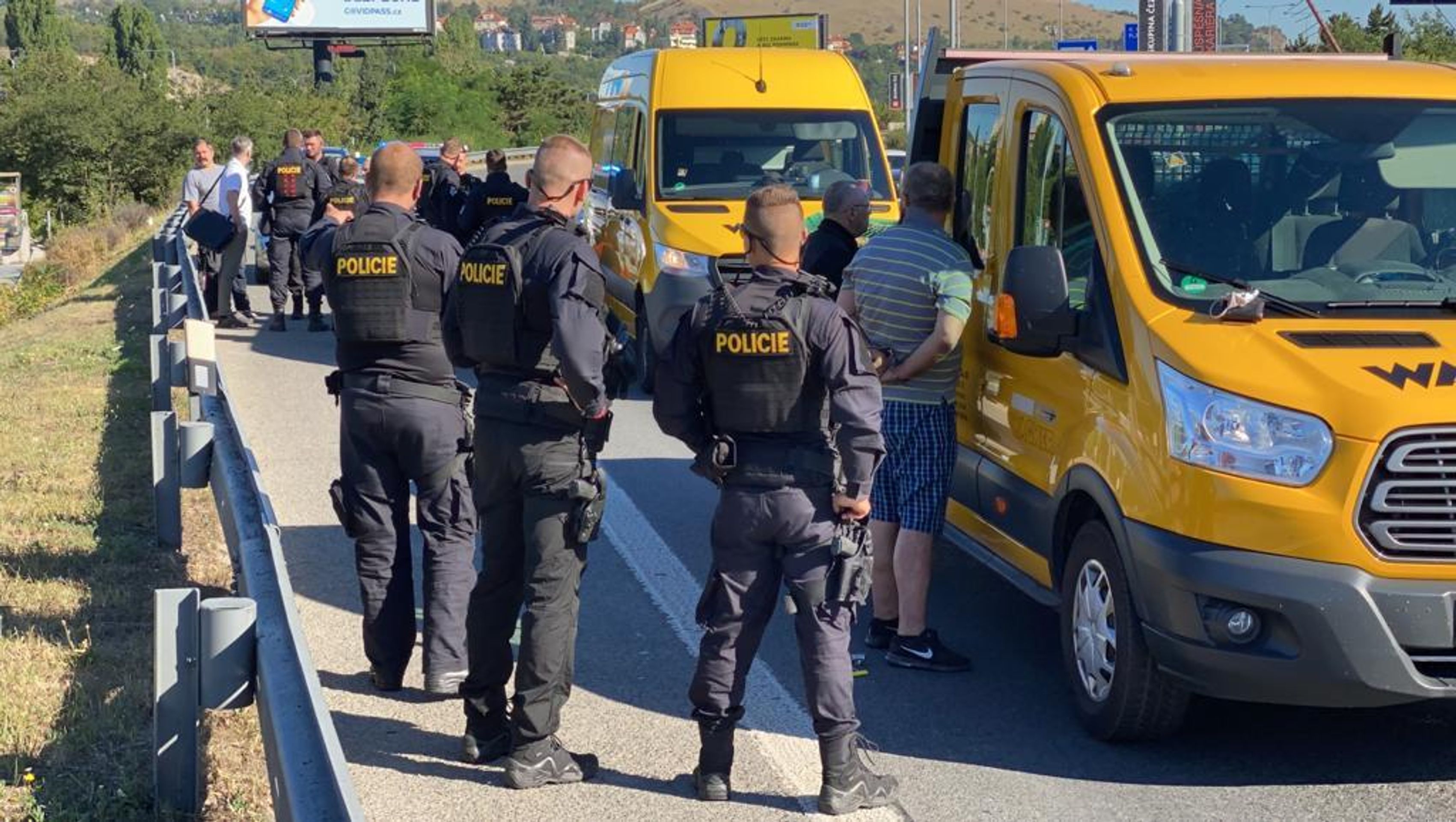 Policisté zadrželi kradené dodávky v Praze - 5 - GALERIE: Policie zadržela kradené dodávky (7/7)