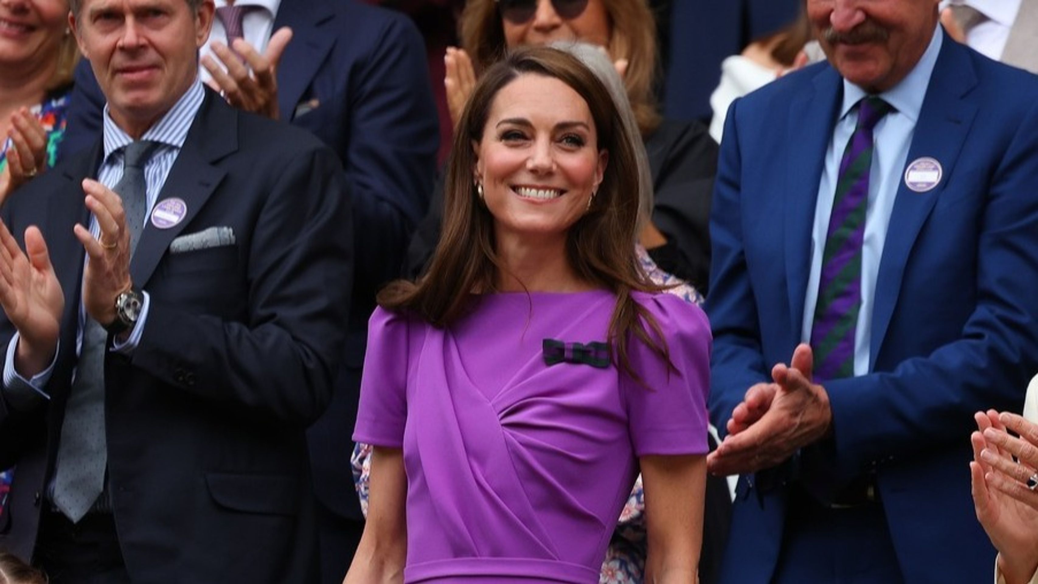 Princezna Kate na Wimbledonu - Princezna Kate a Charlotte na Wimbledonu (11/16)