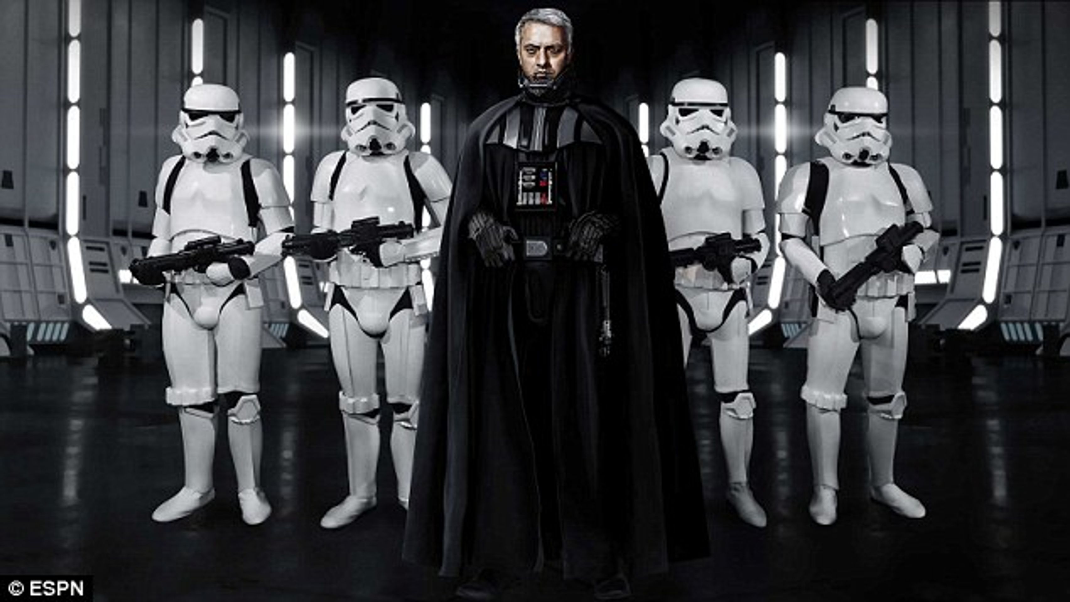 José Mourninho jako Darth Vader - GALERIE: Fotbalové hvězdy jako postavy z Hvězdných válek (6/10)