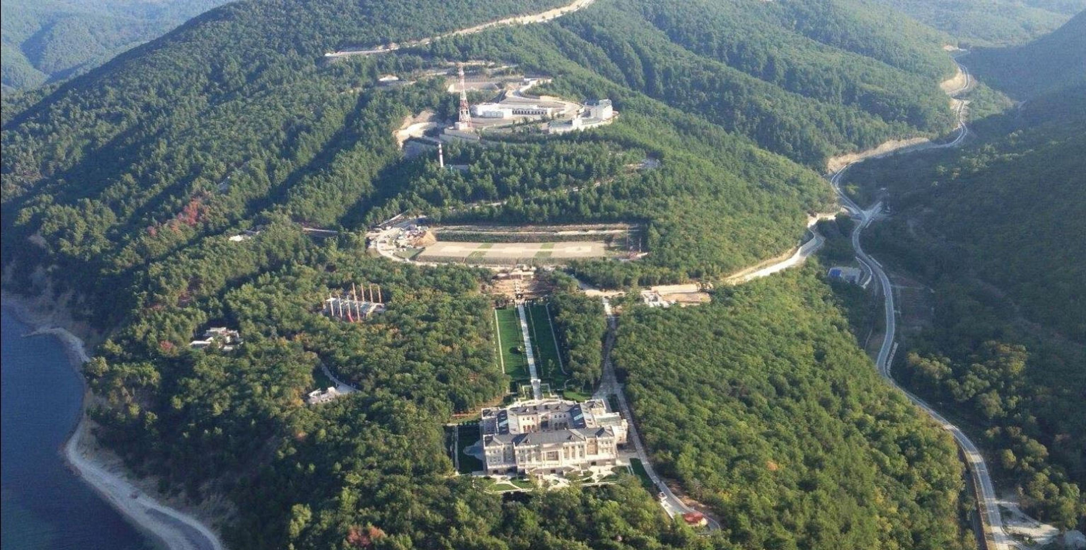 Palác Vladimíra Putina - 1 - GALERIE: Palác Vladimíra Putina (1/2)