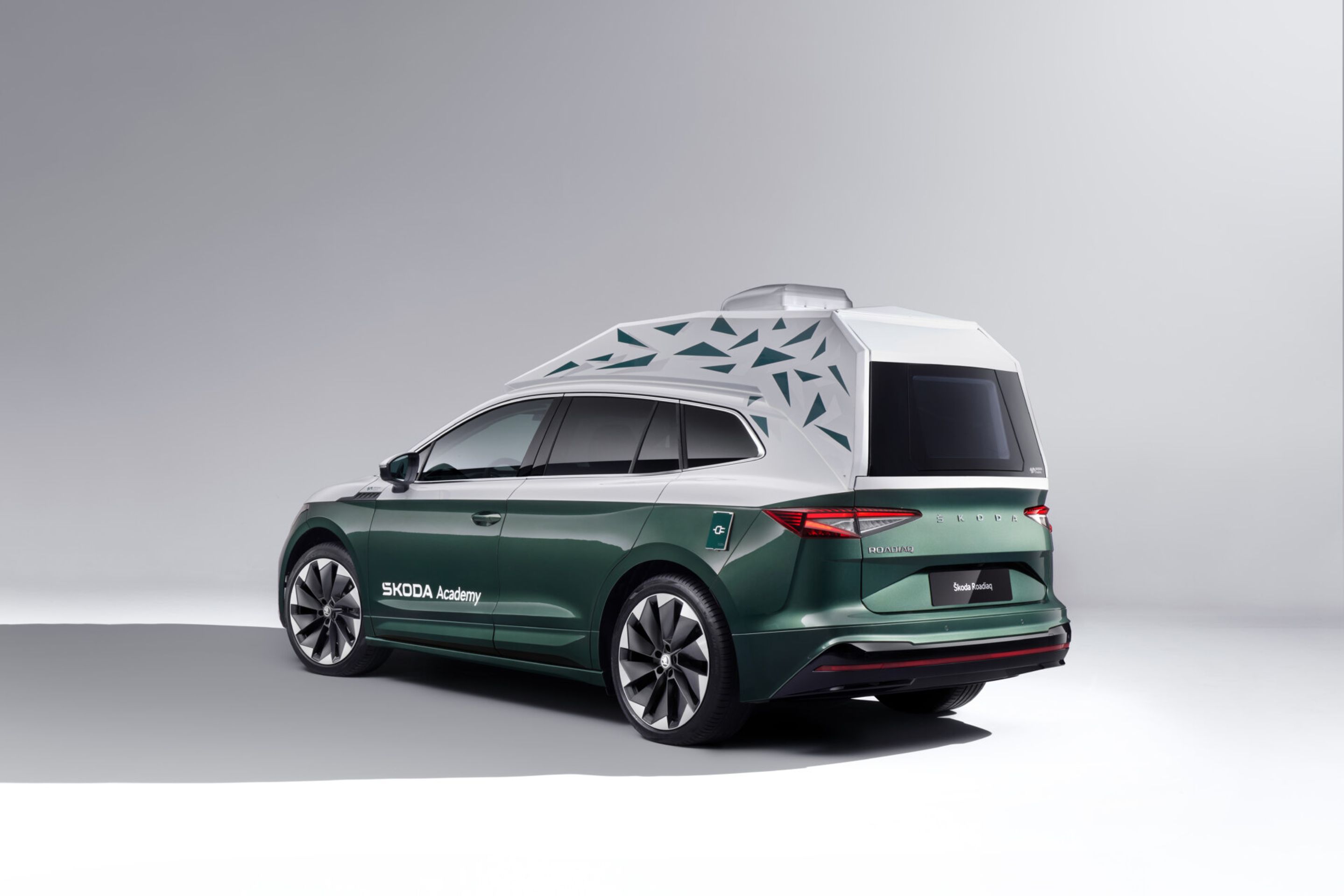 Studentský vůz Škoda Roadiaq - Odvážný studentský koncept obytného elektromobilu Škoda Roadiaq (9/21)