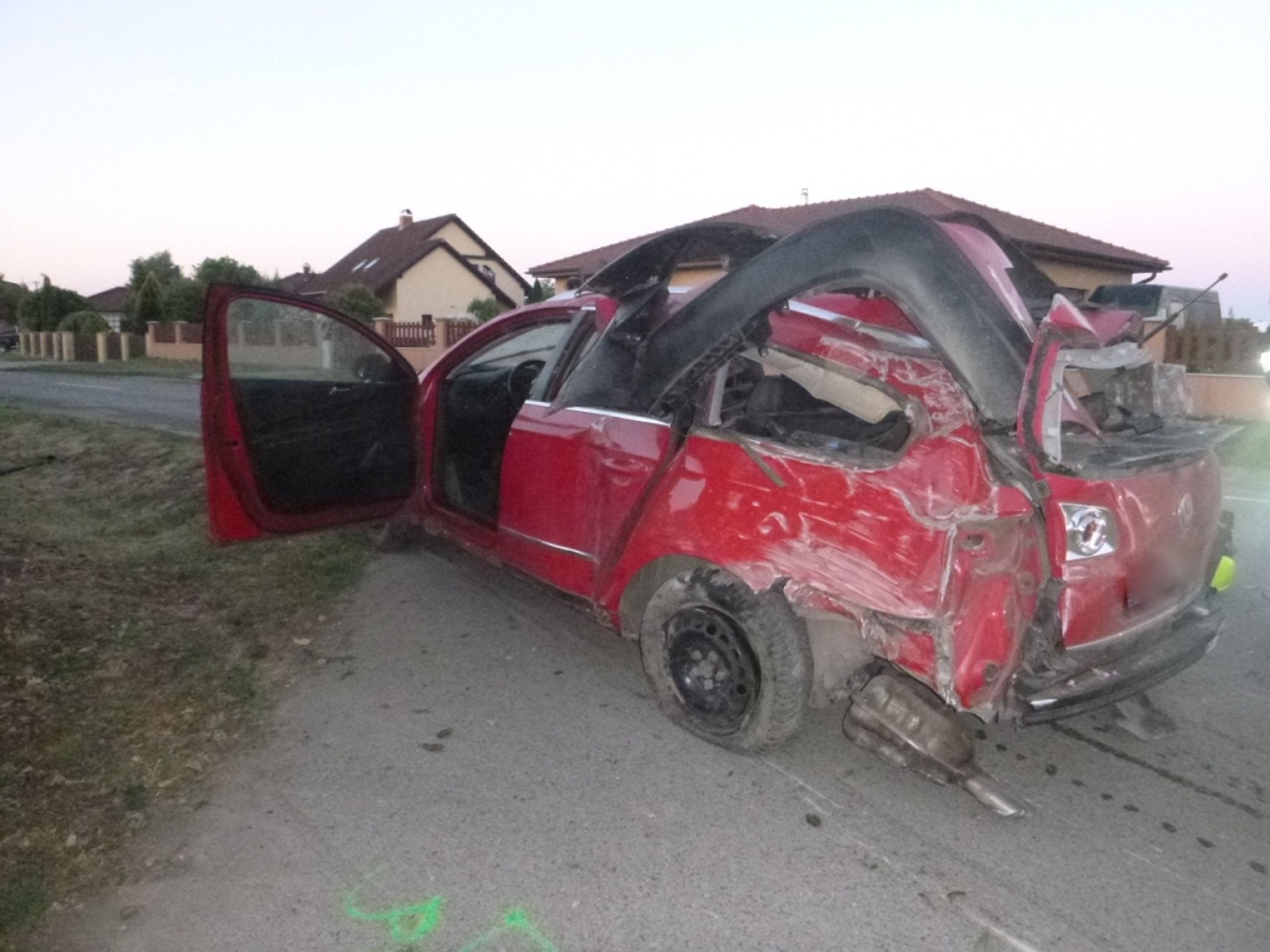 Auto se probouralo až do domu - 1 - GALERIE: Auto se probouralo až do ložnice (1/9)