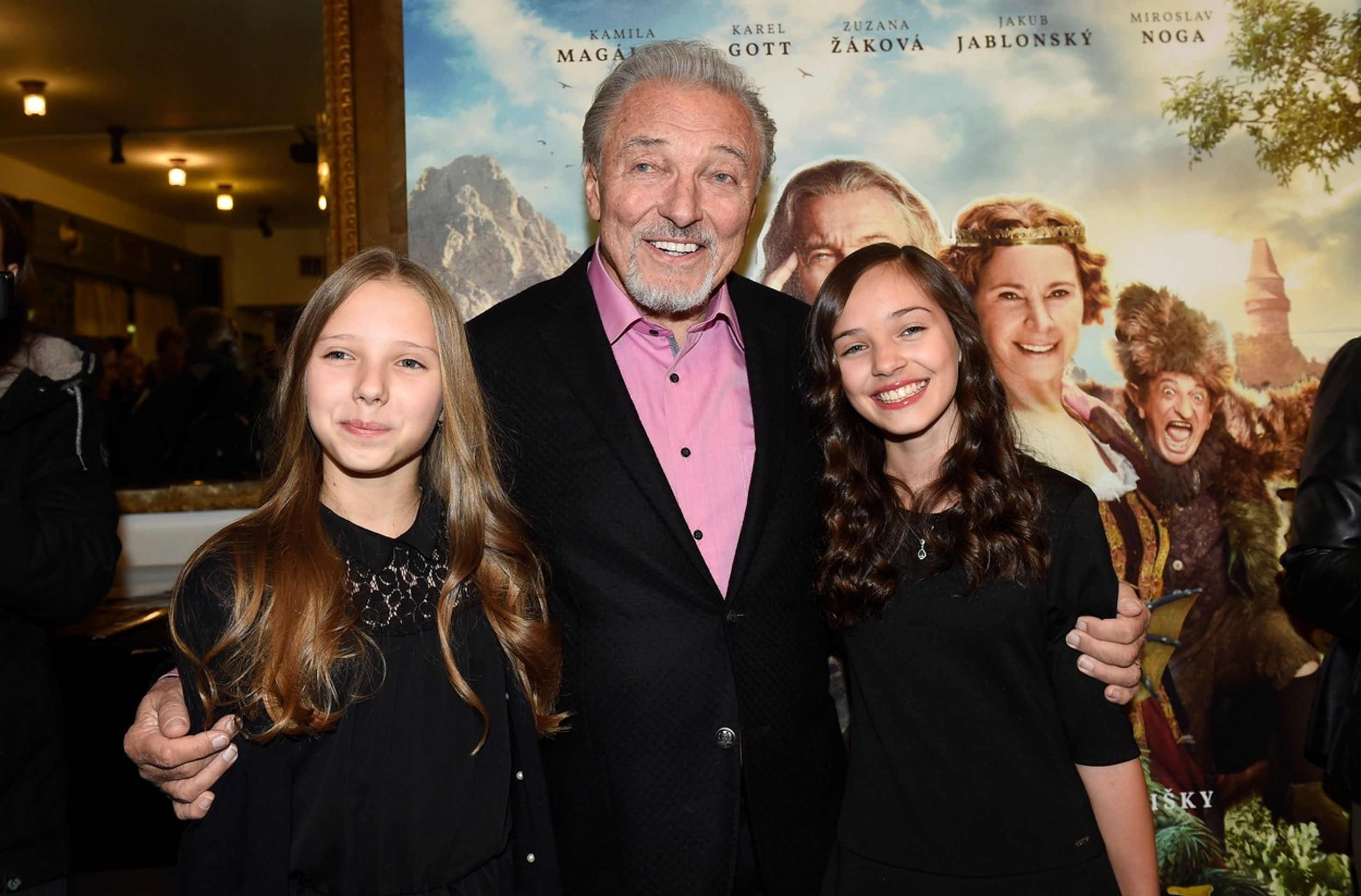 Karel Gott, Charlotte Ella Gotová, Nelly Sofie Gottová - GALERIE: Proměna Charlotte Gottové (5/5)