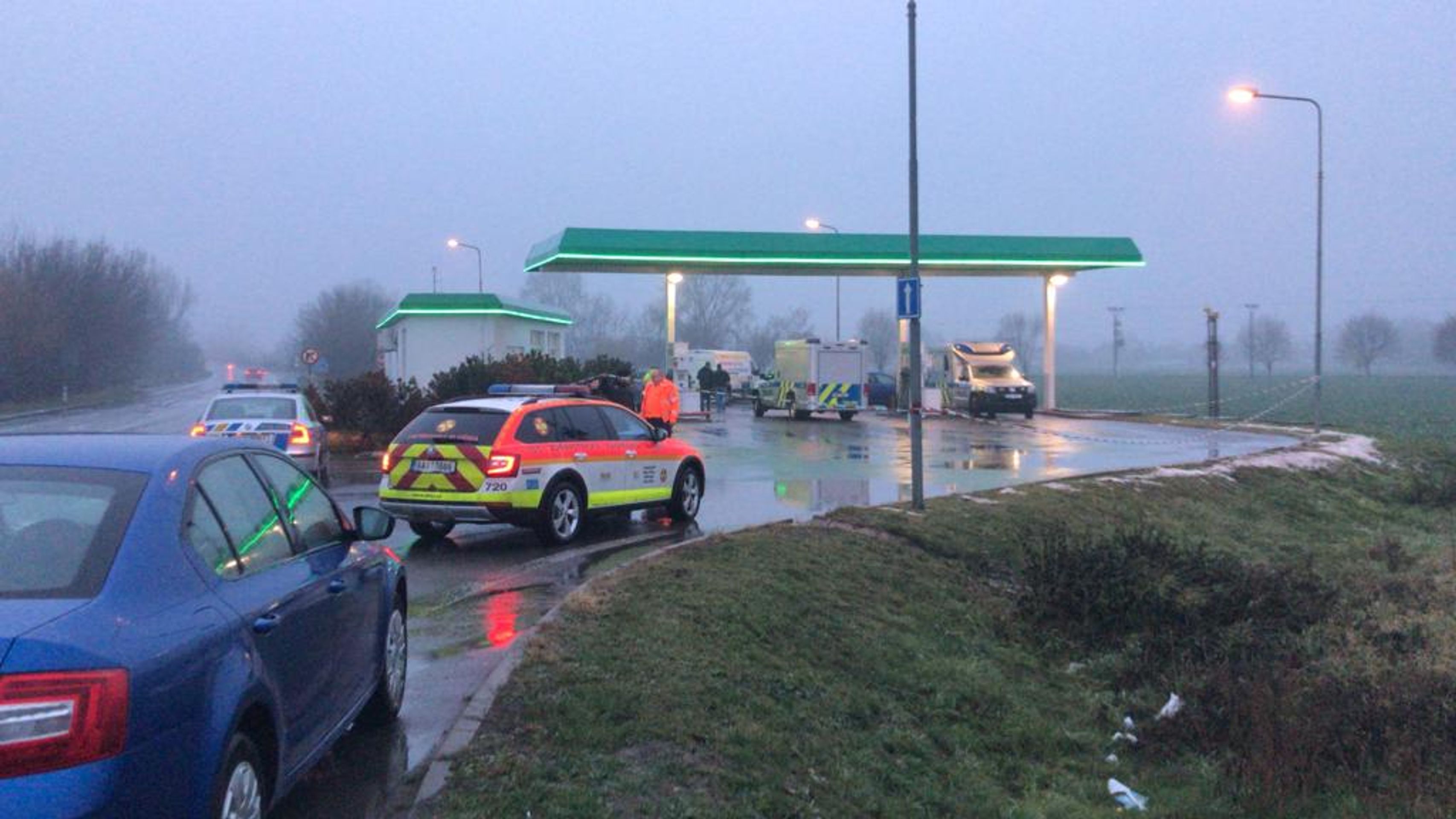 Smrt na čerpací stanici u Nelahozevsi na Mělnicku - 6 - GALERIE: Smrt na čerpací stanici u Nelahozevsi na Mělnicku (6/6)