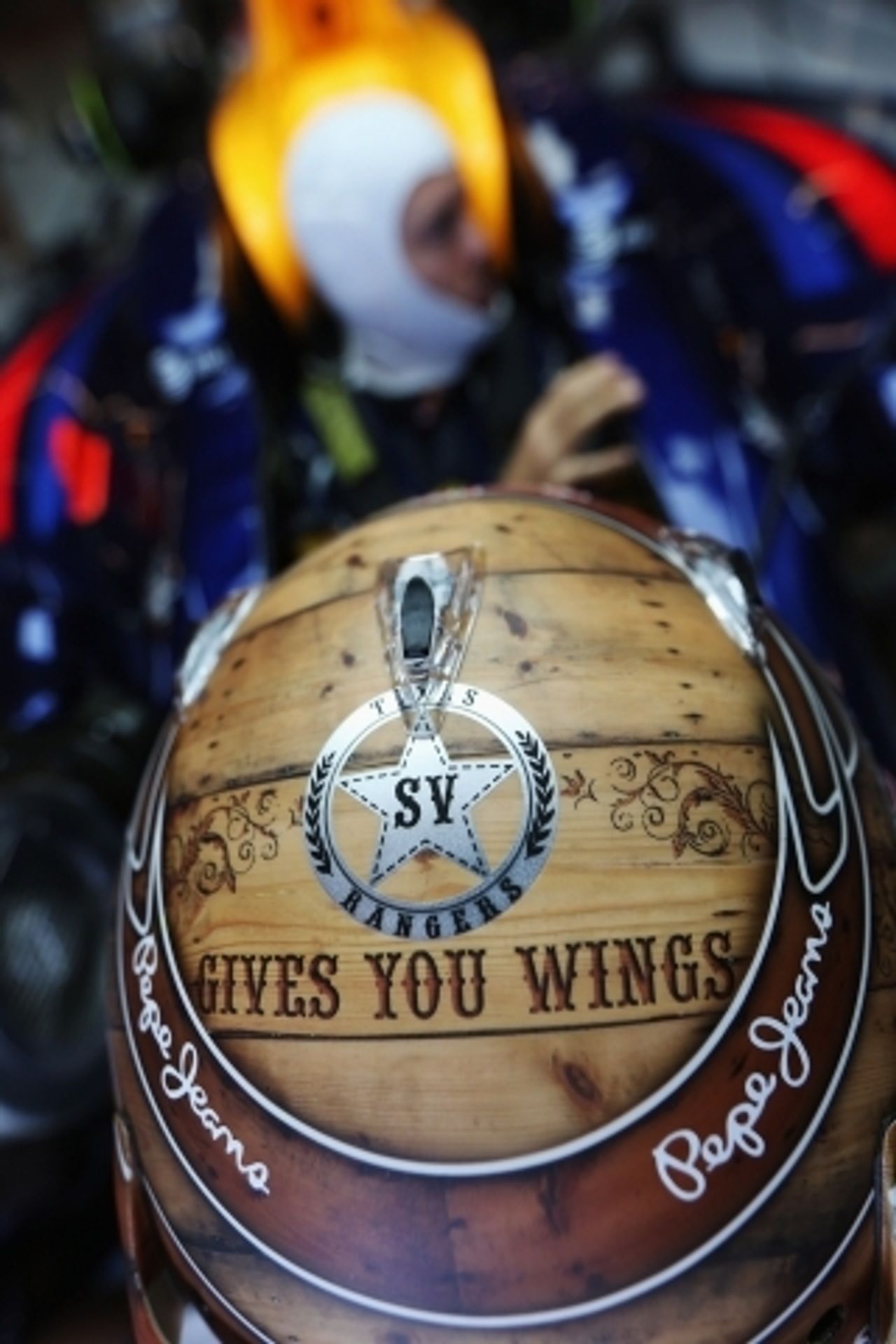 Hamilton a Vettel přilby - 2 - GALERIE: Přilby Lewise Hamiltona a Sebastiana Vettela (8/8)