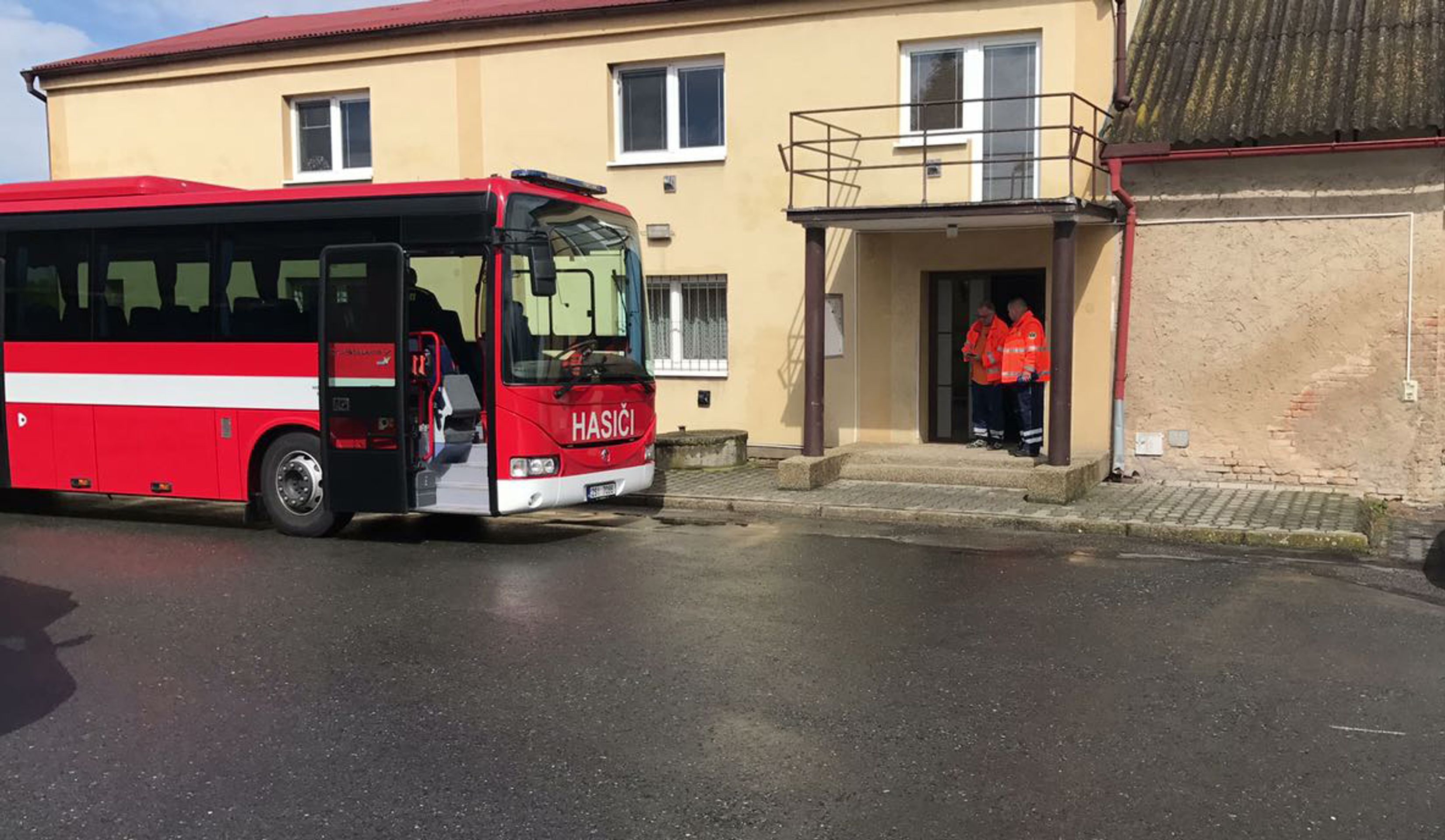 Nehoda autobusu s dětmi - 5 - GALERIE: Nehoda autobusu s dětmi (5/6)