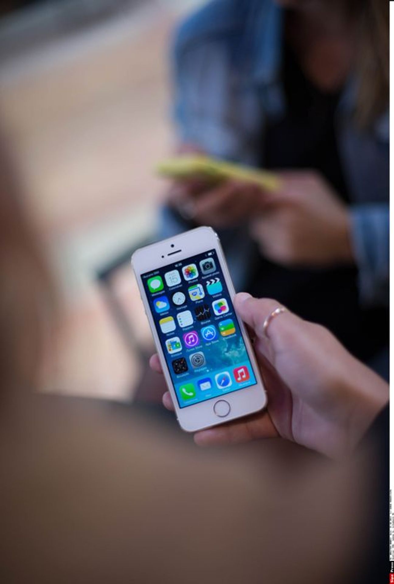 Apple iPhone 5S - GALERIE: Test výdrže baterií smartphonů (4/8)